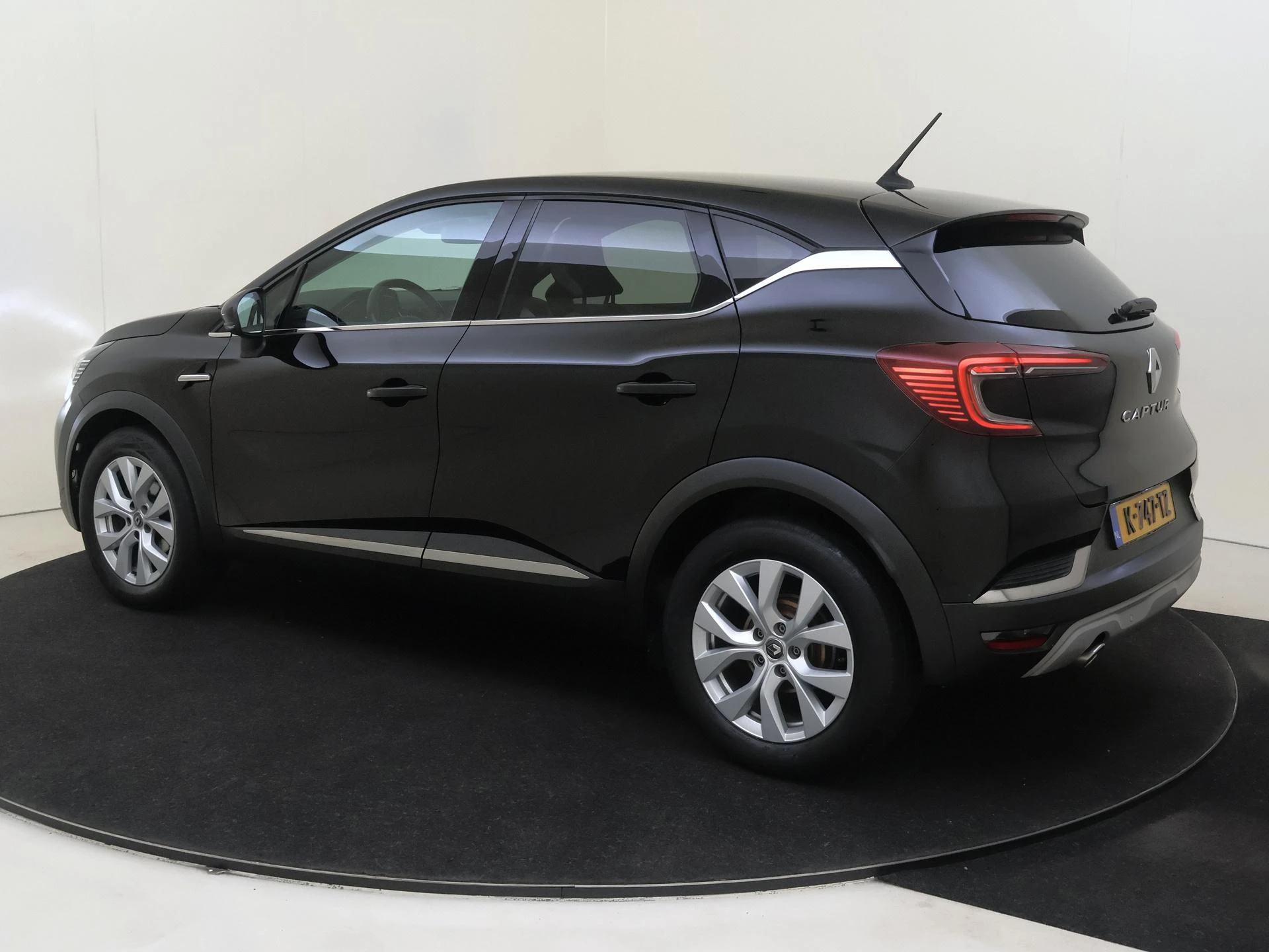 Renault Captur met kenteken 61100 – autofoto 4