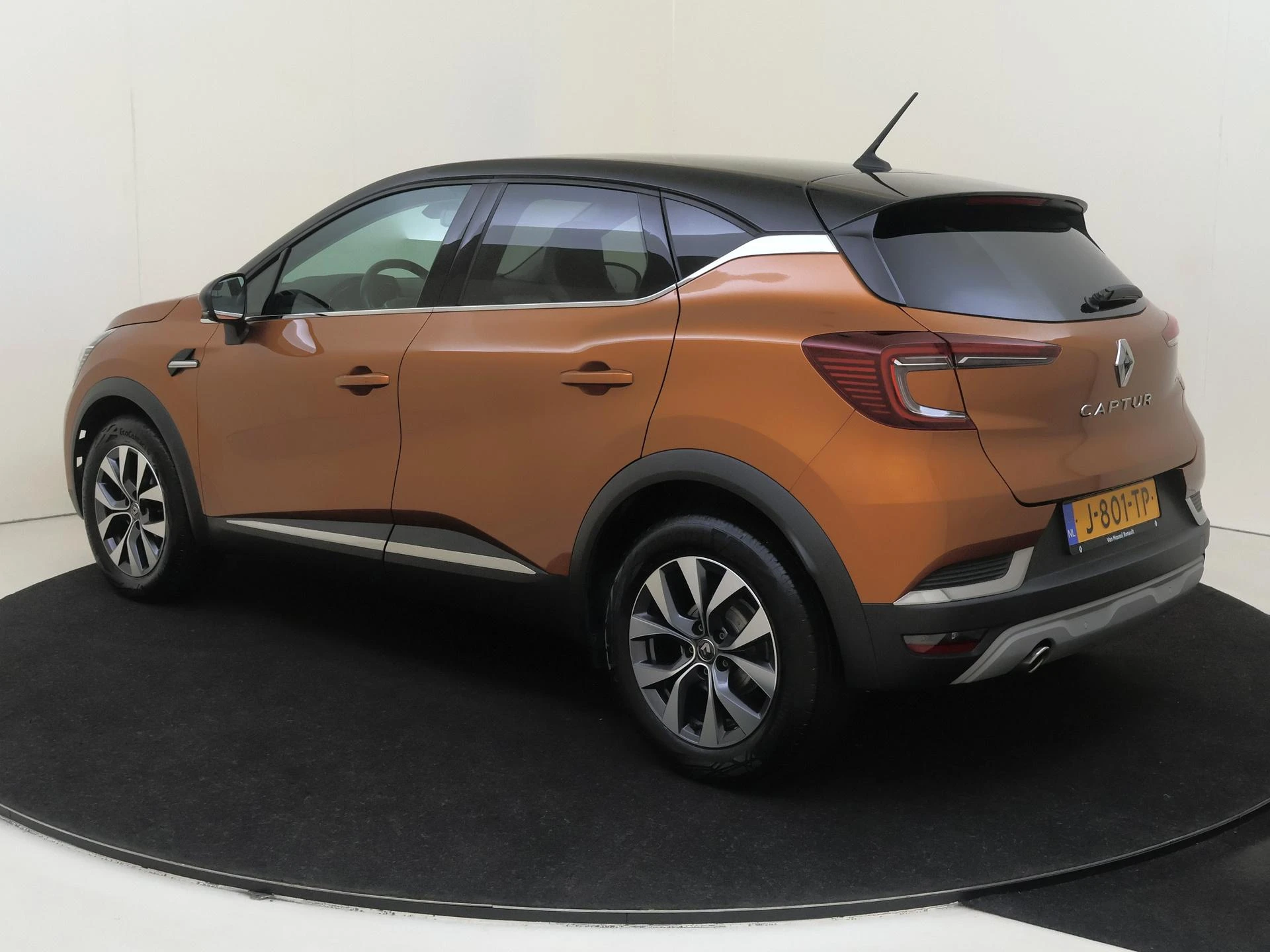 Renault Captur met kenteken 61100 – autofoto 4