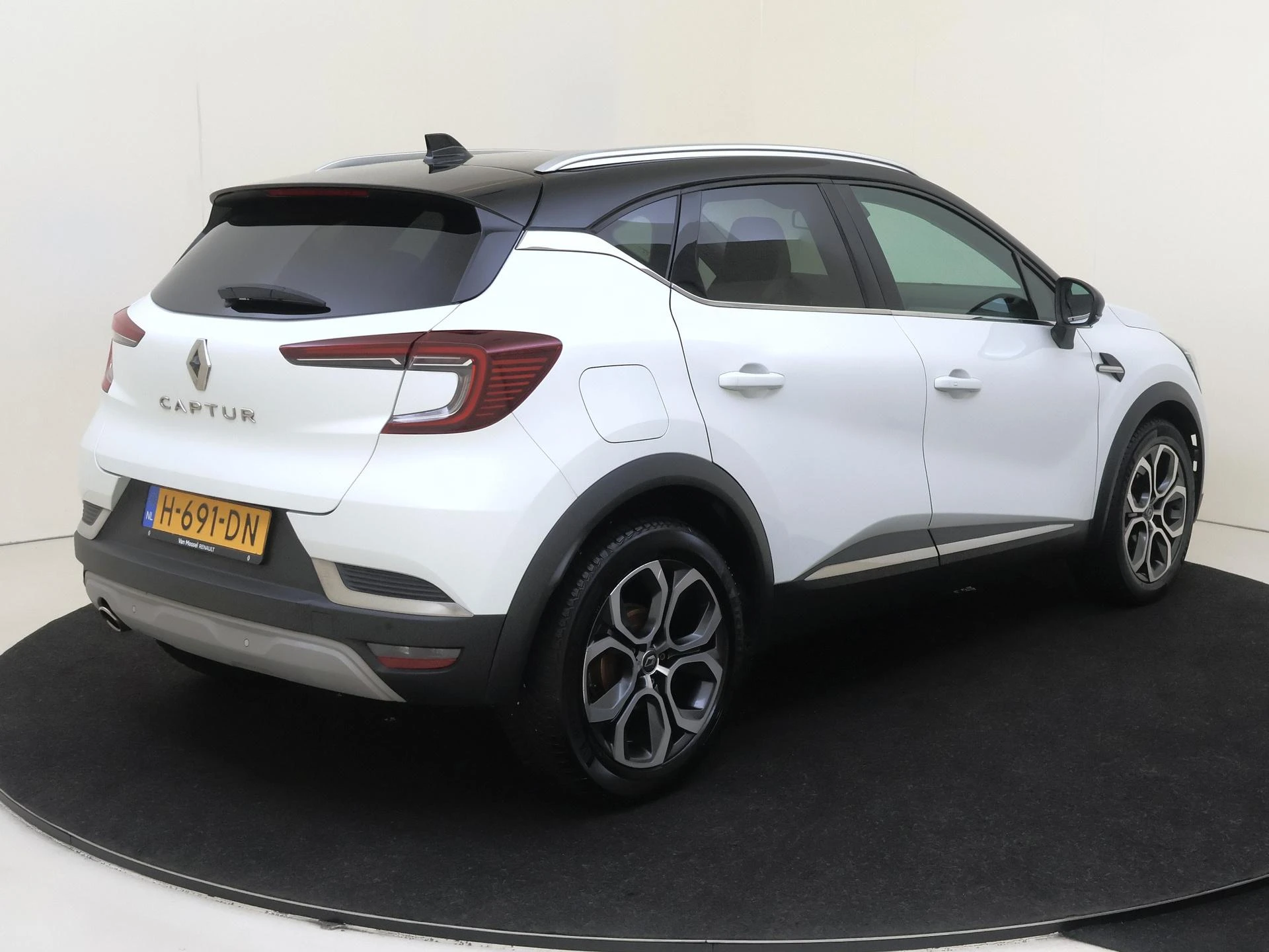Renault Captur met kenteken 61100 – autofoto 5