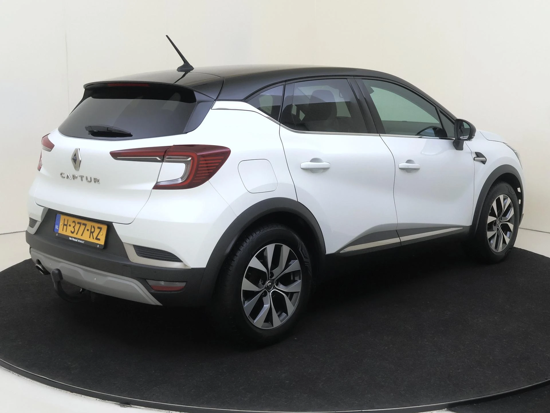 Renault Captur met kenteken 61100 – autofoto 5