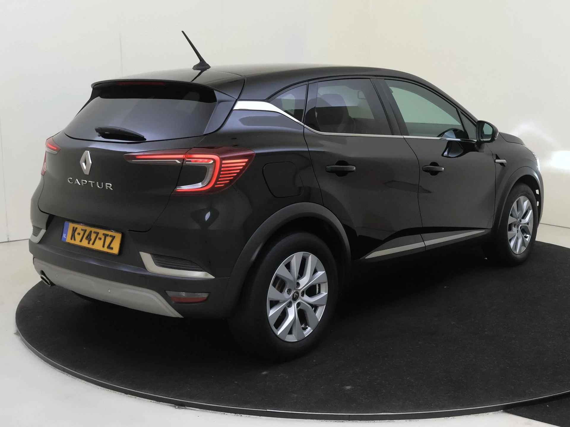 Renault Captur met kenteken 61100 – autofoto 5