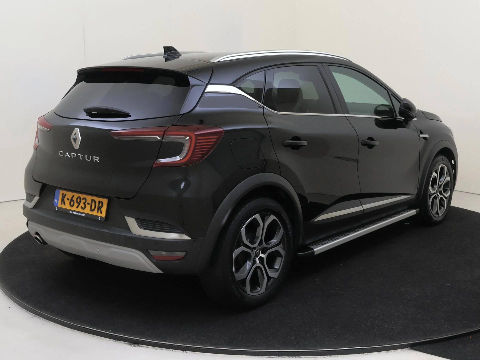 Renault Captur met kenteken 61100 – autofoto 5