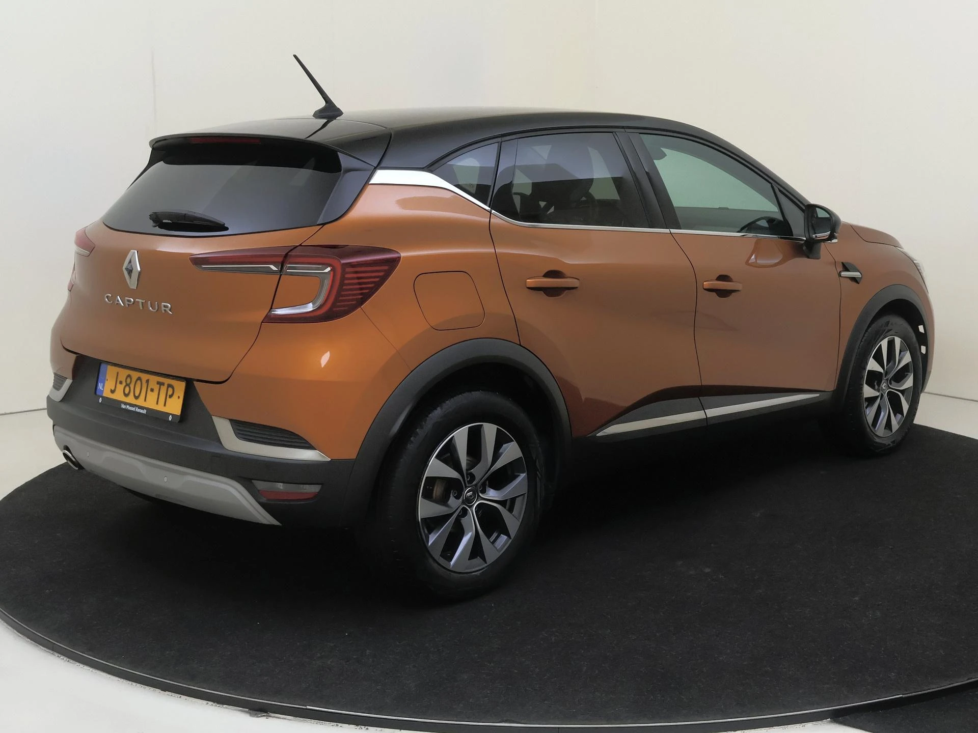 Renault Captur met kenteken 61100 – autofoto 5