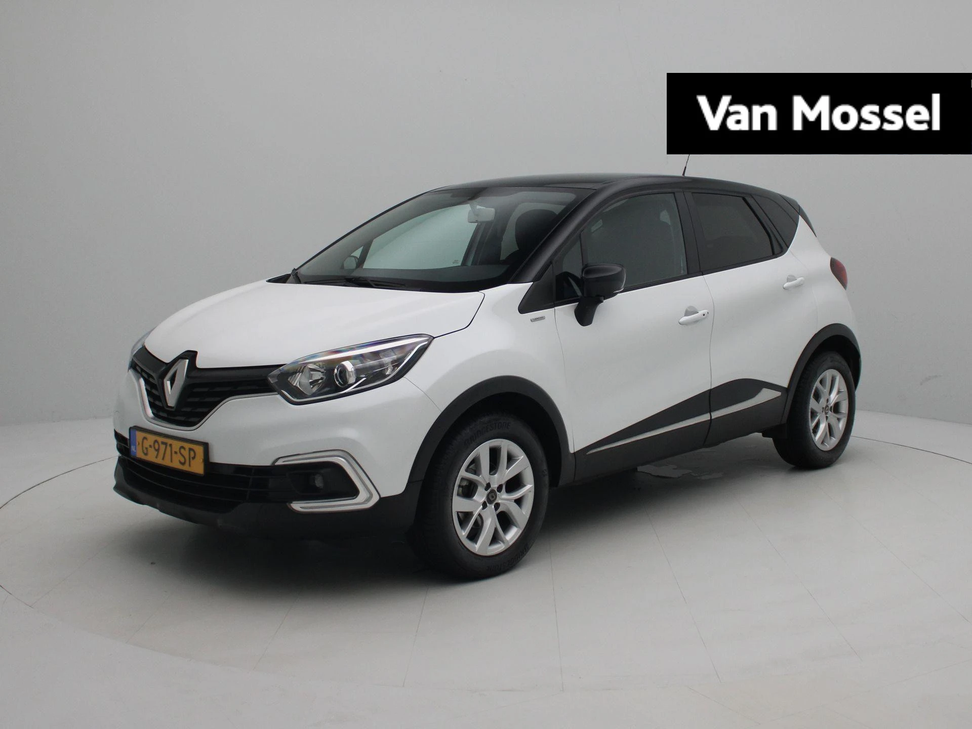 Renault Captur met kenteken 63100 – autofoto 2