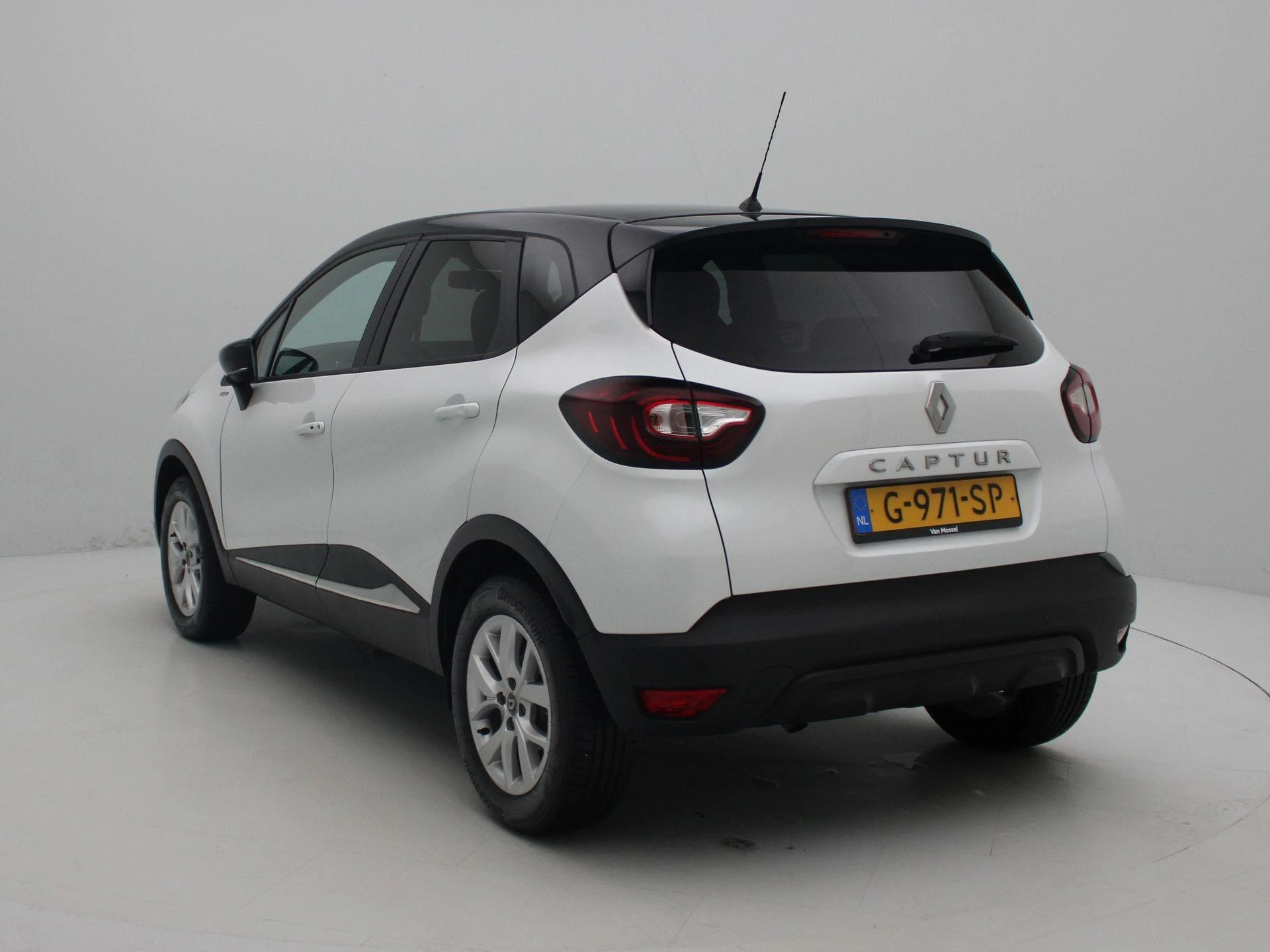 Renault Captur met kenteken 63100 – autofoto 3