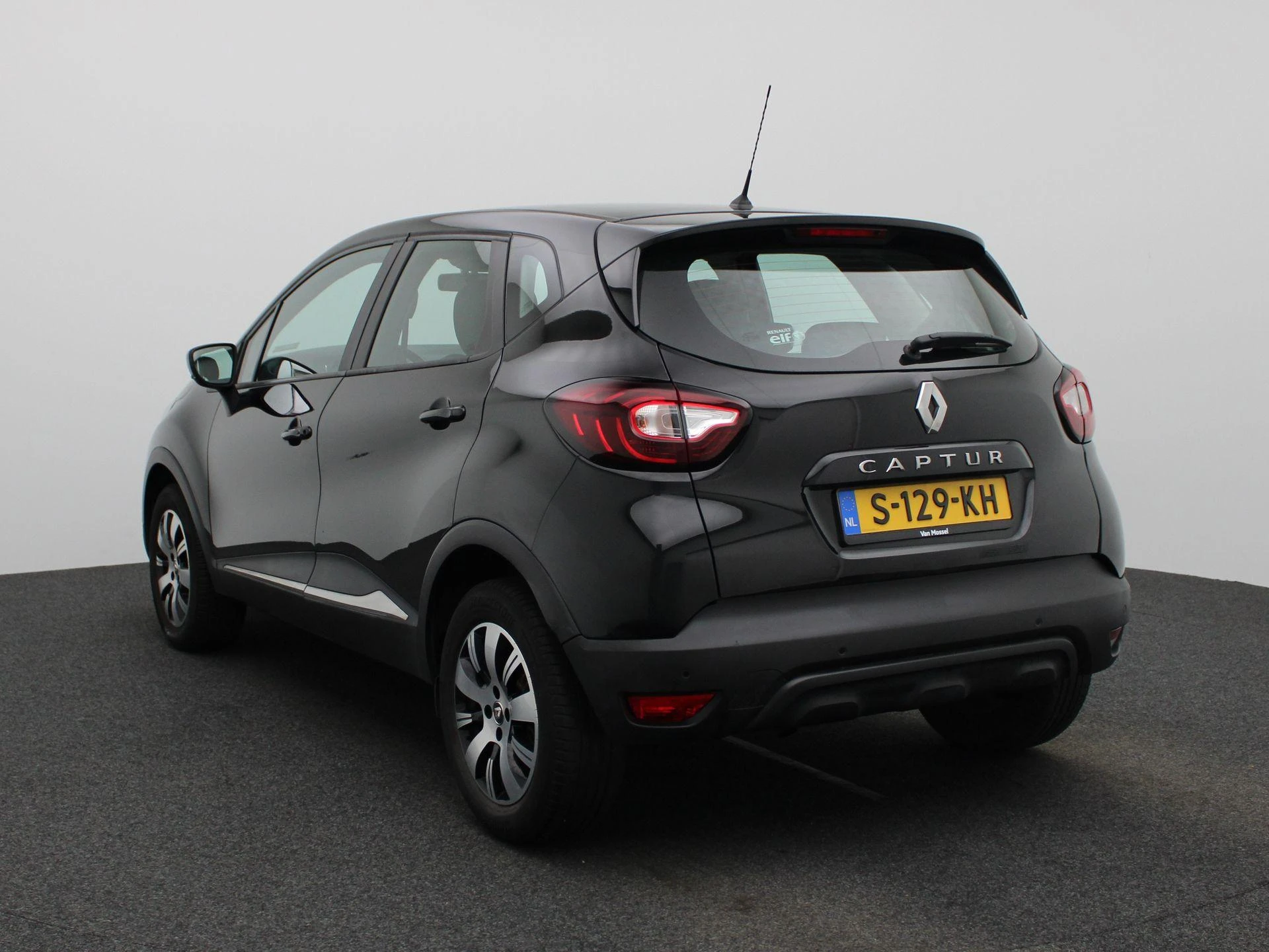 Renault Captur met kenteken 63100 – autofoto 3
