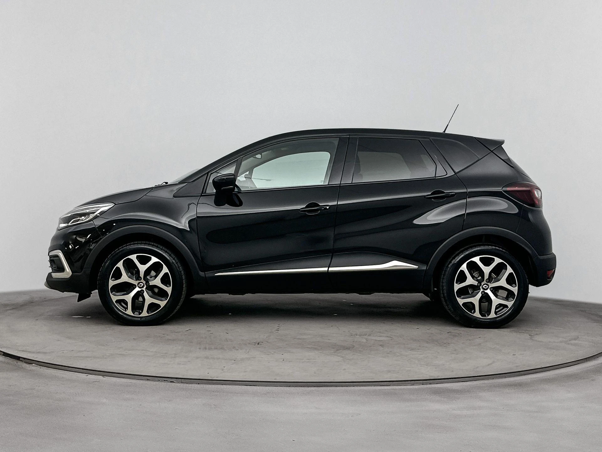 Renault Captur met kenteken 63100 – autofoto 4