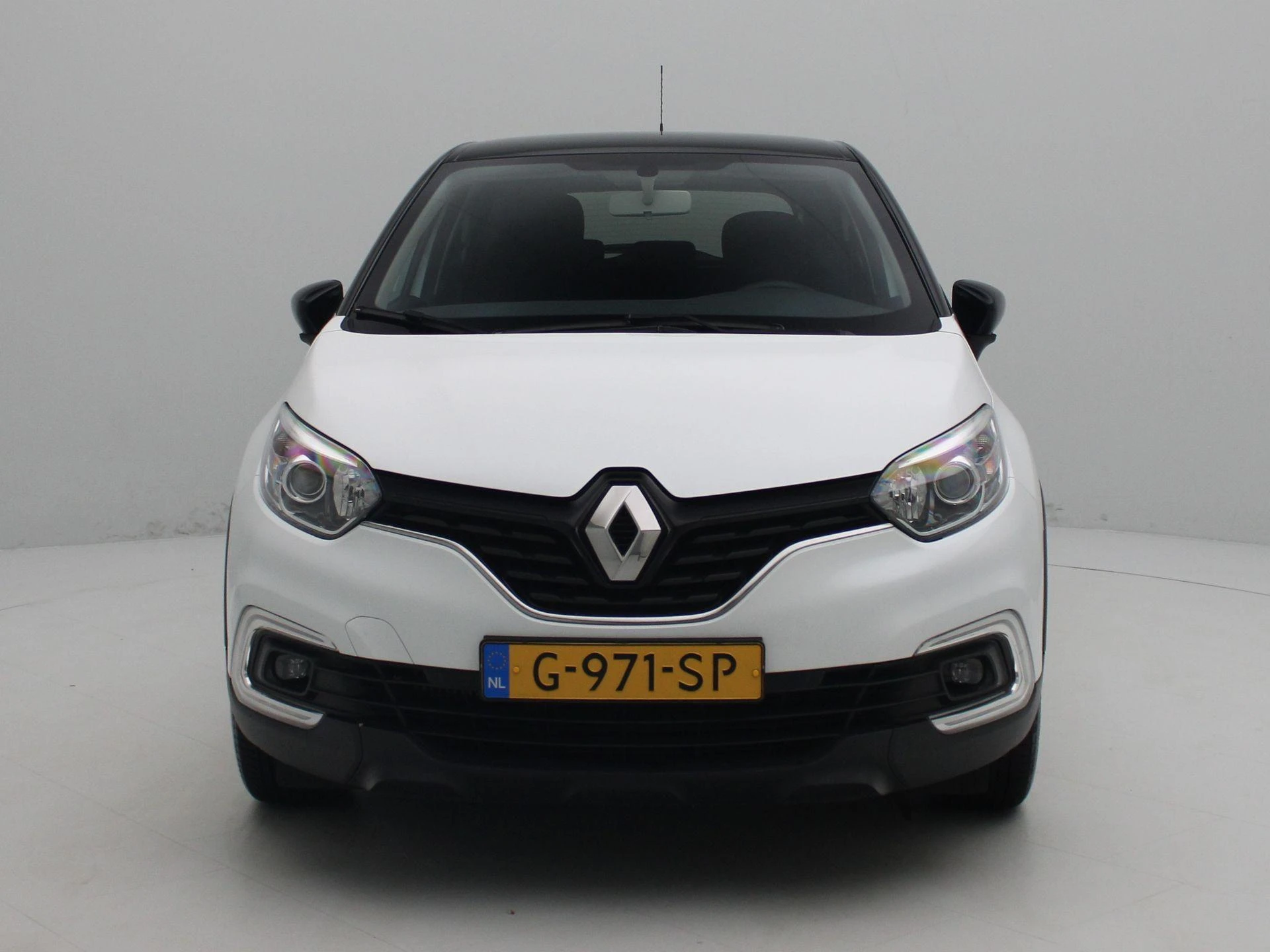 Renault Captur met kenteken 63100 – autofoto 4