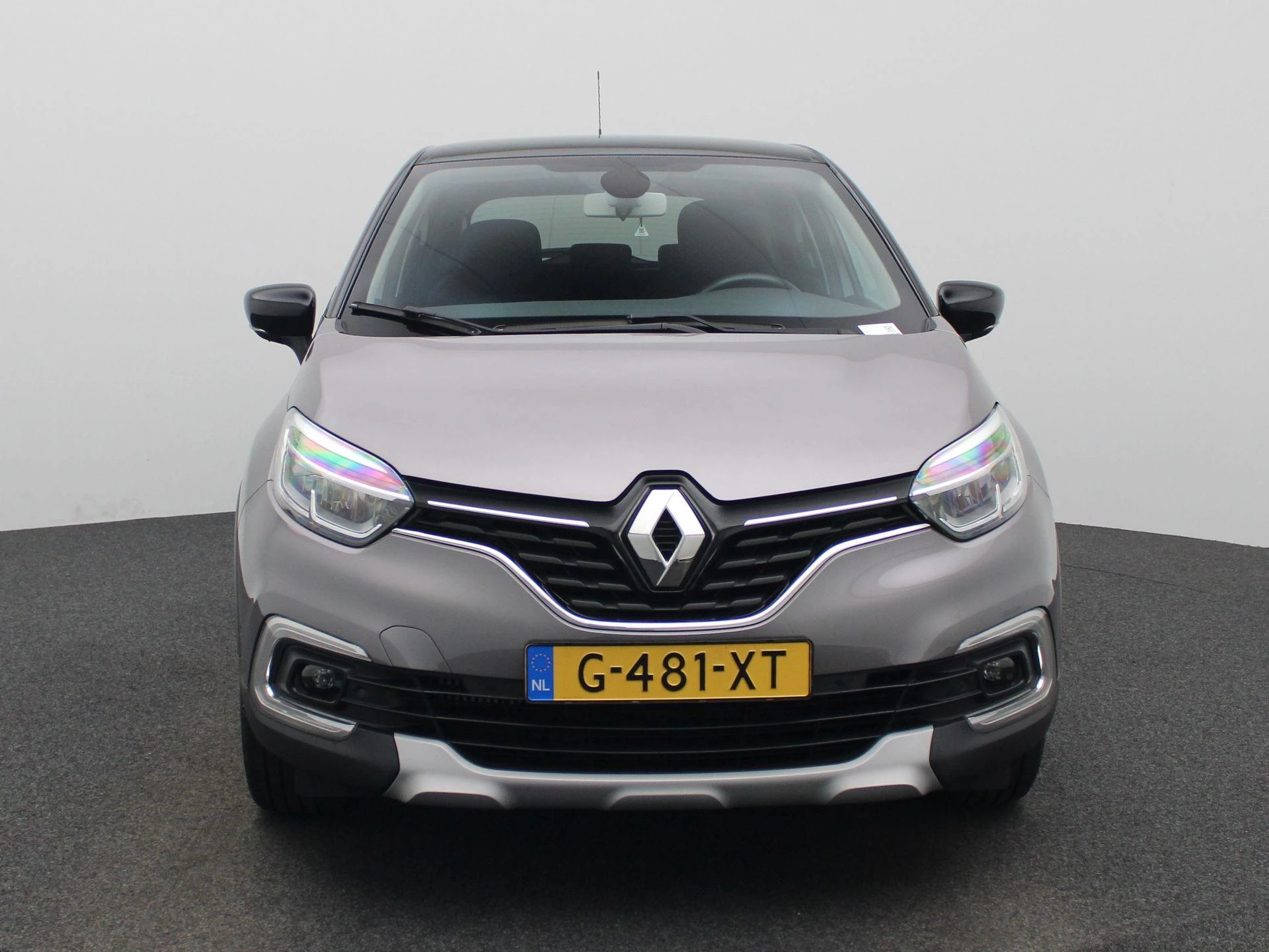 Renault Captur met kenteken 63100 – autofoto 4