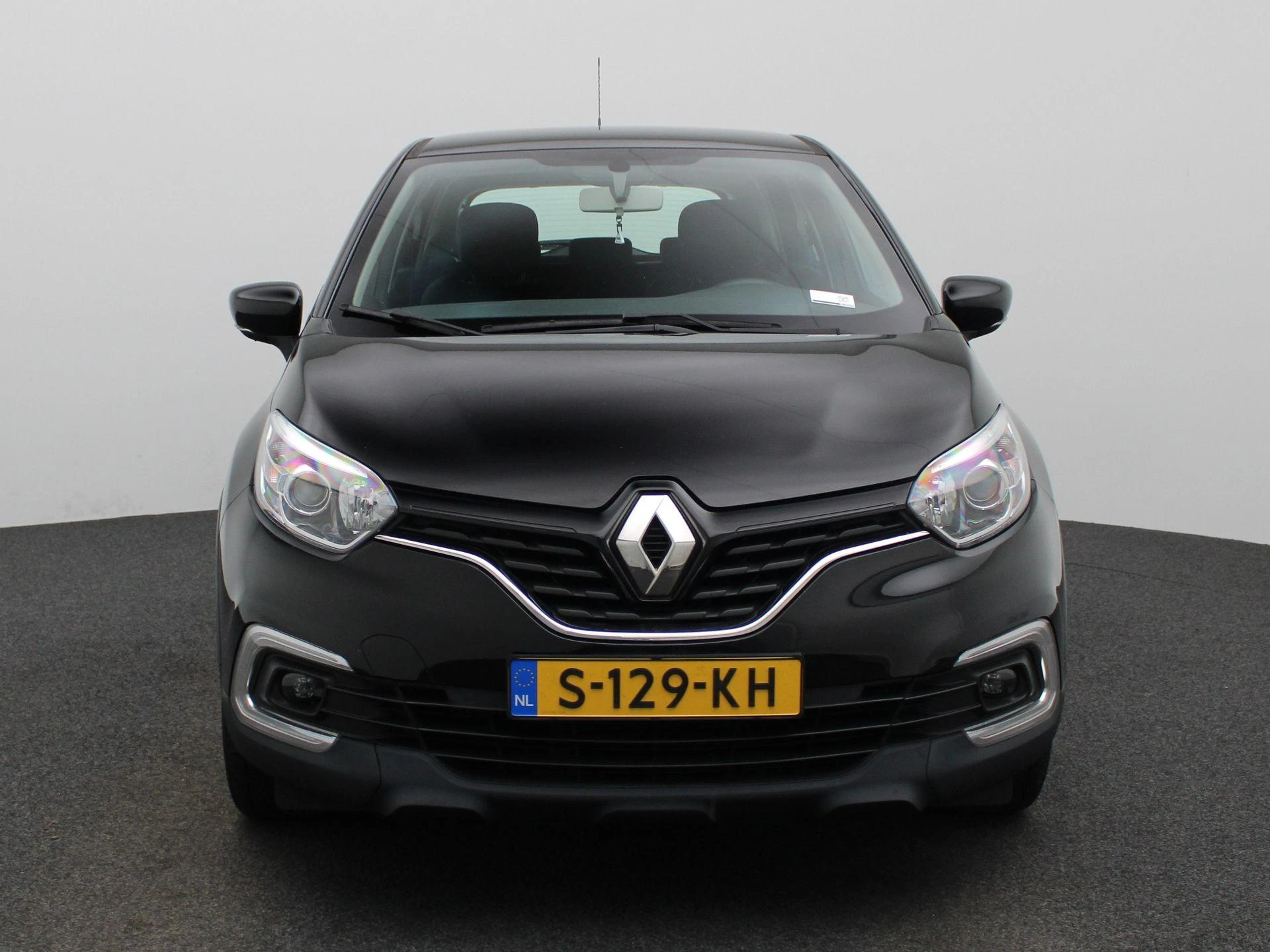 Renault Captur met kenteken 63100 – autofoto 4