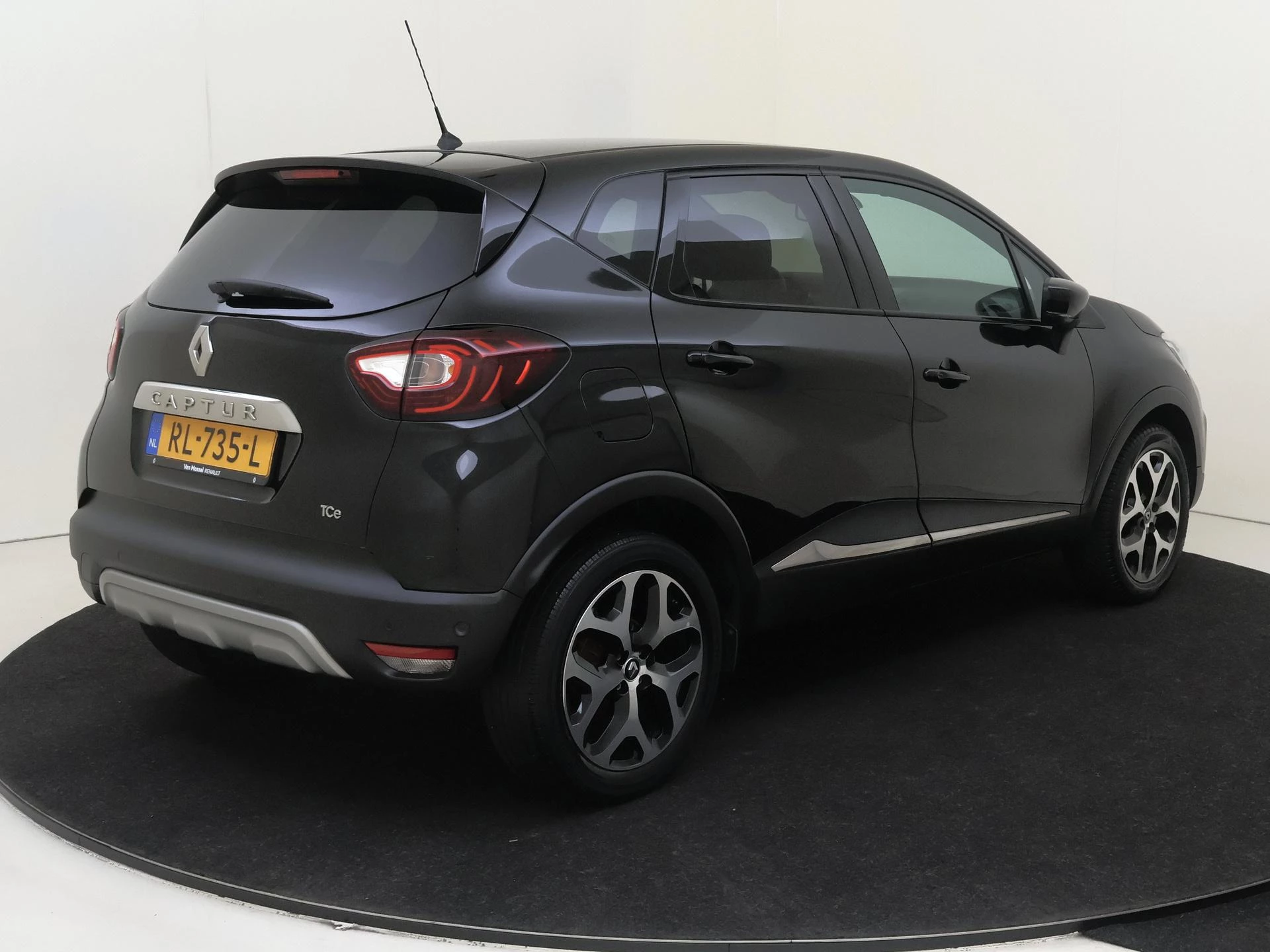 Renault Captur met kenteken 63100 – autofoto 5