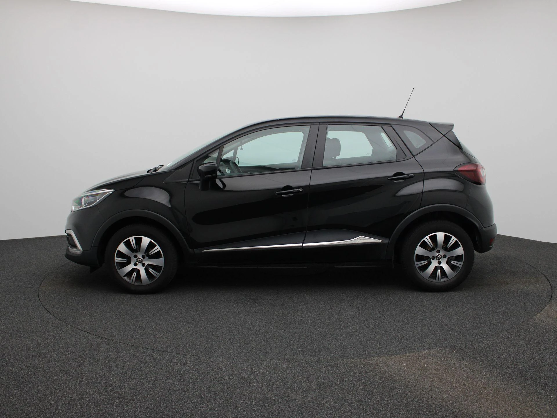 Renault Captur met kenteken 63100 – autofoto 5