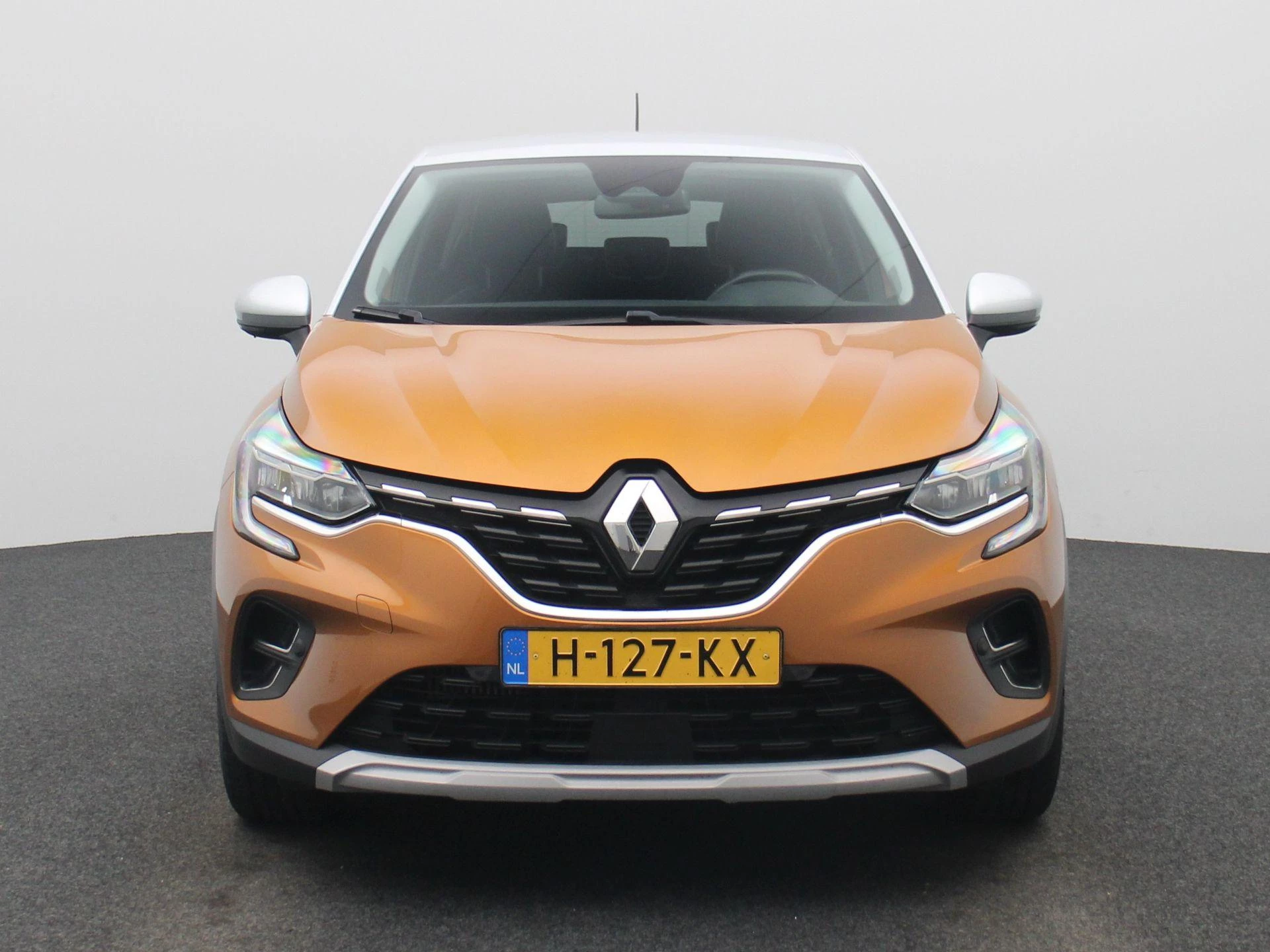 Renault Captur met kenteken 75100 – autofoto 4