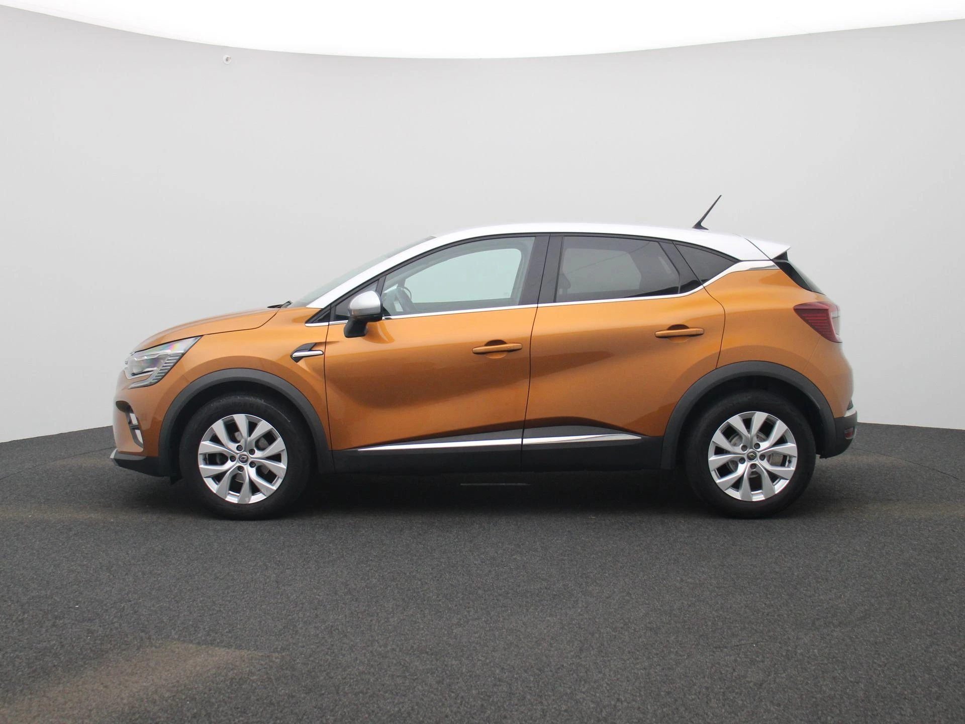 Renault Captur met kenteken 75100 – autofoto 5
