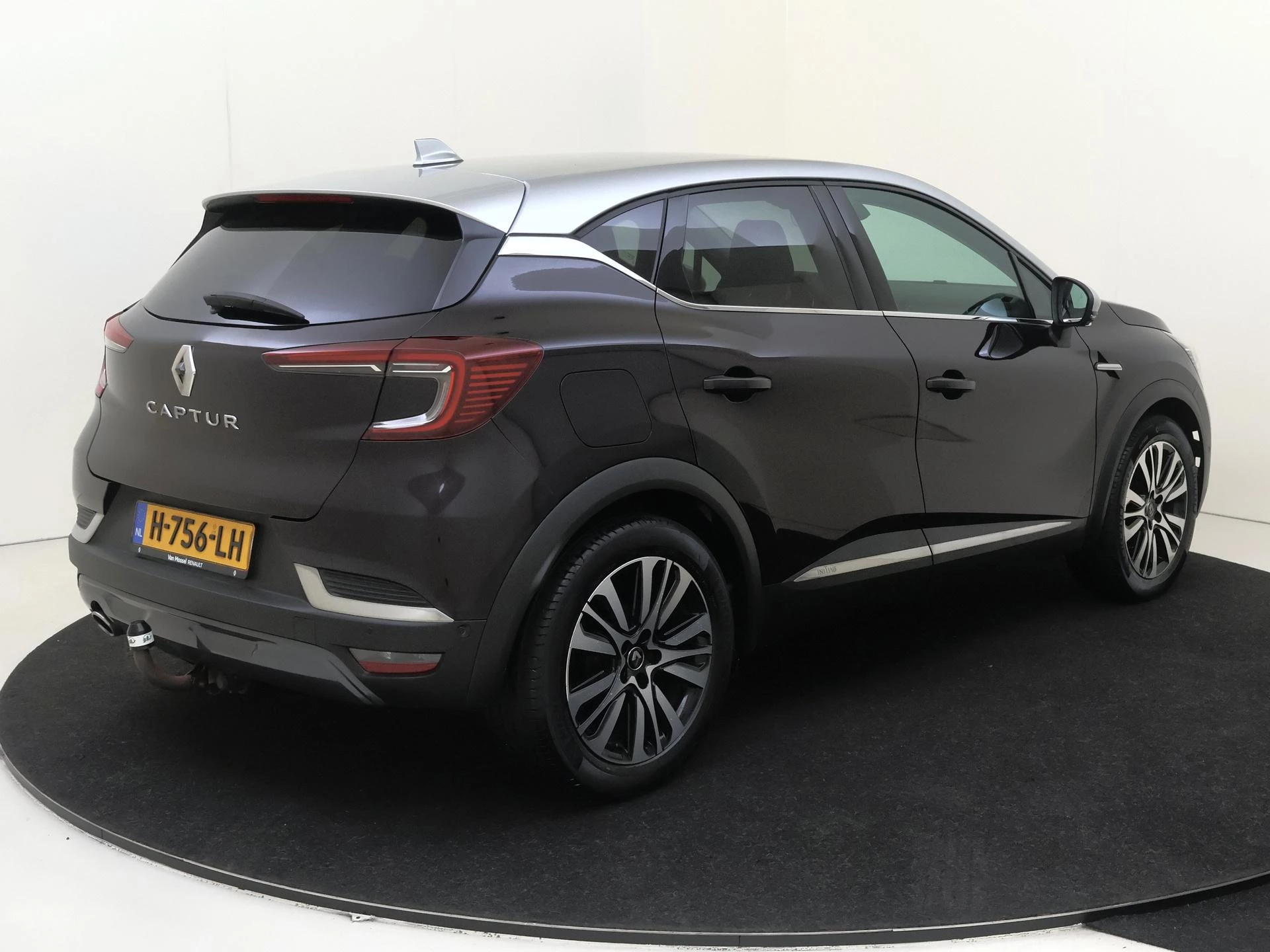Renault Captur met kenteken 75100 – autofoto 5