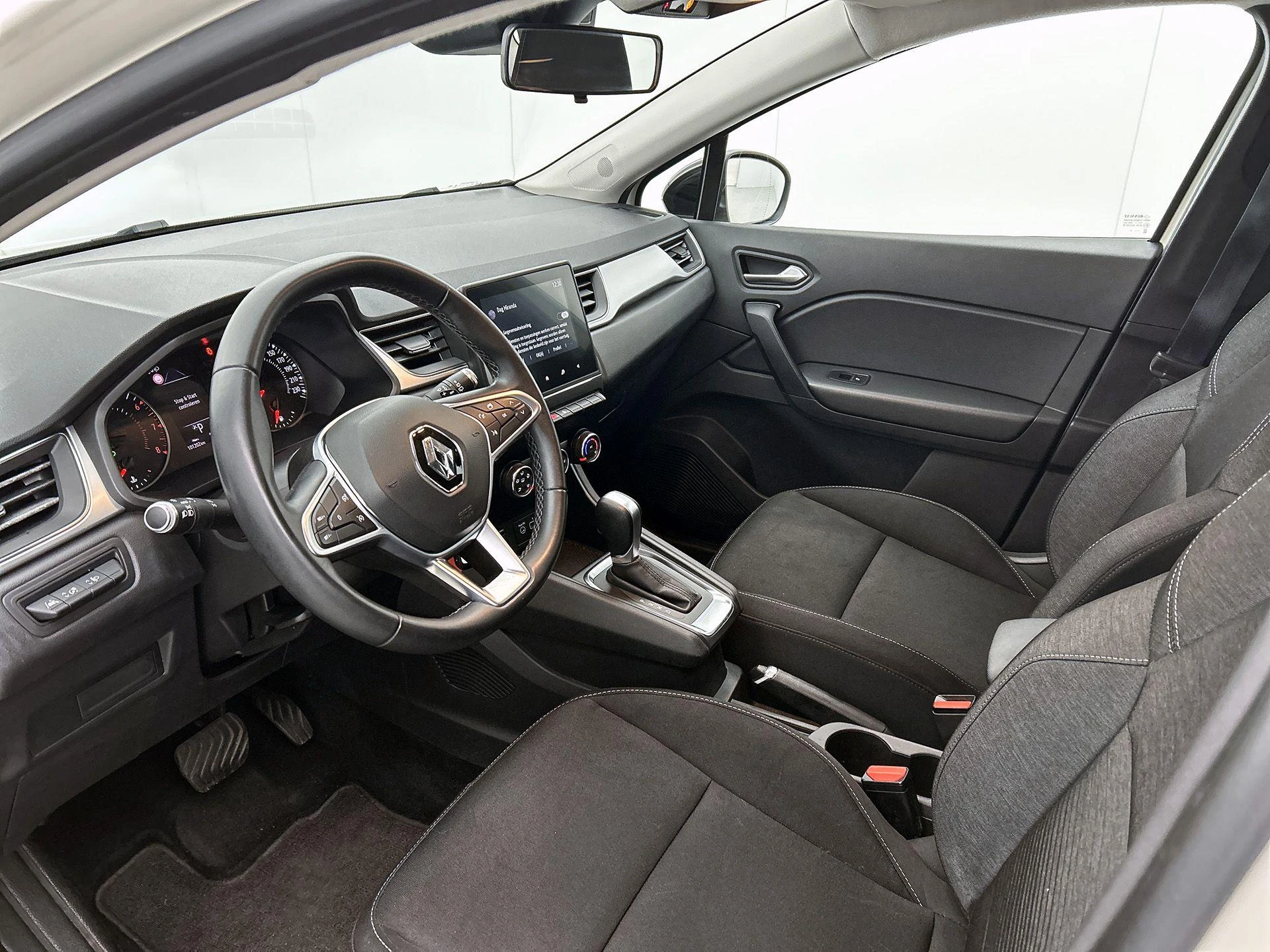 Renault Captur met kenteken 75100 – autofoto 5