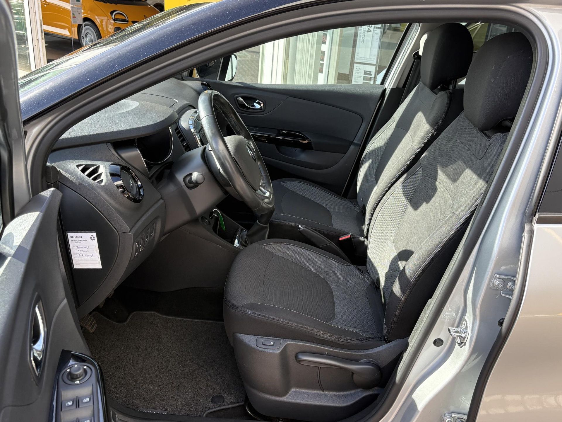 Renault Captur met kenteken J-610-ND – autofoto 5