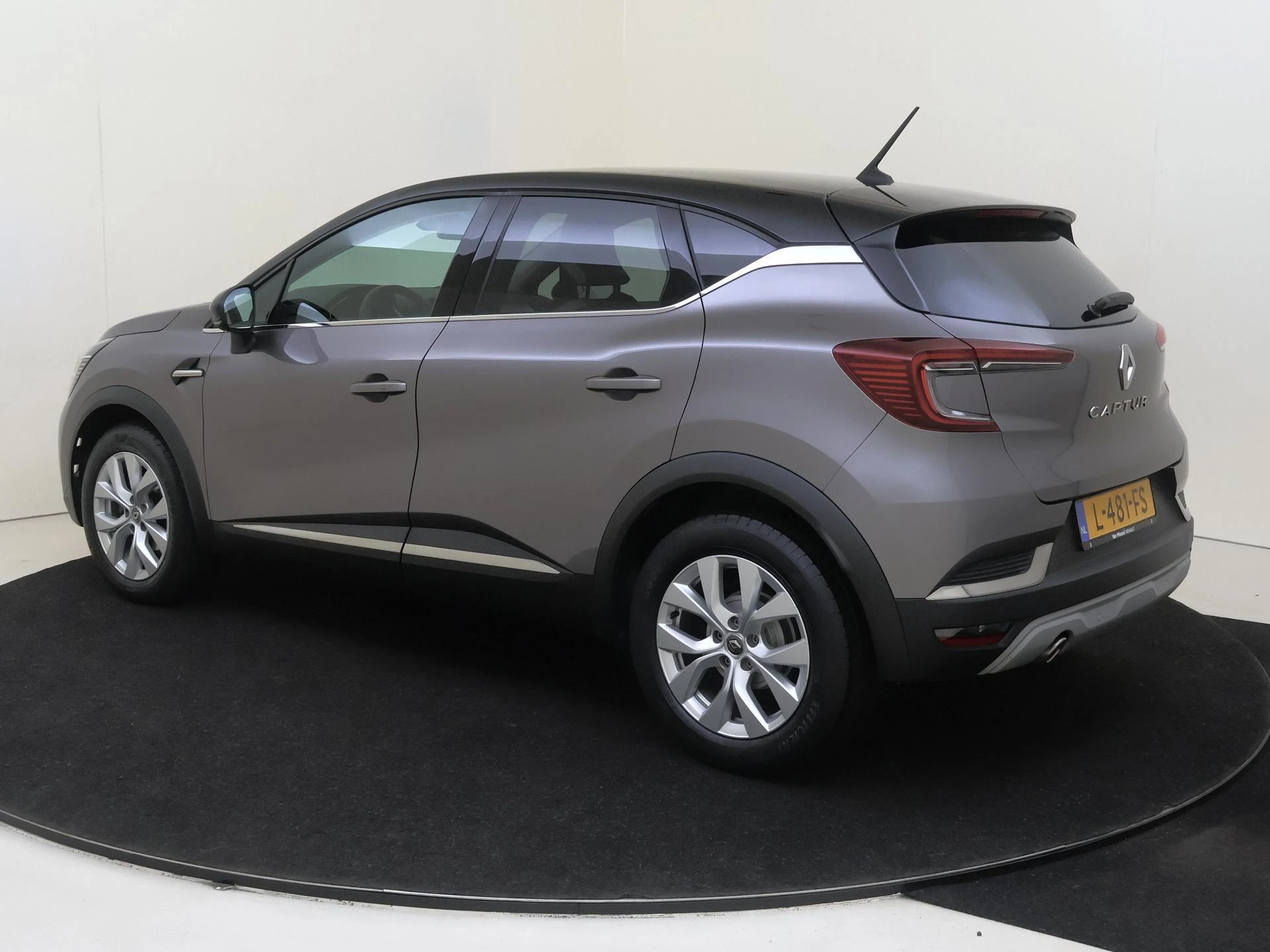Renault Captur met kenteken L-481-FS – autofoto 4