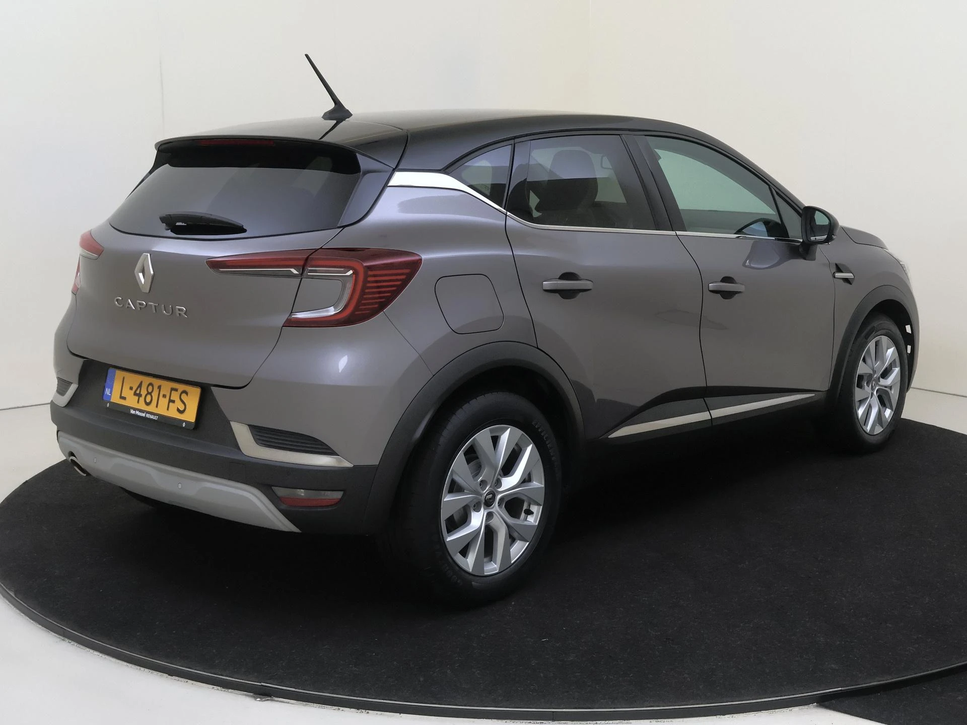 Renault Captur met kenteken L-481-FS – autofoto 5
