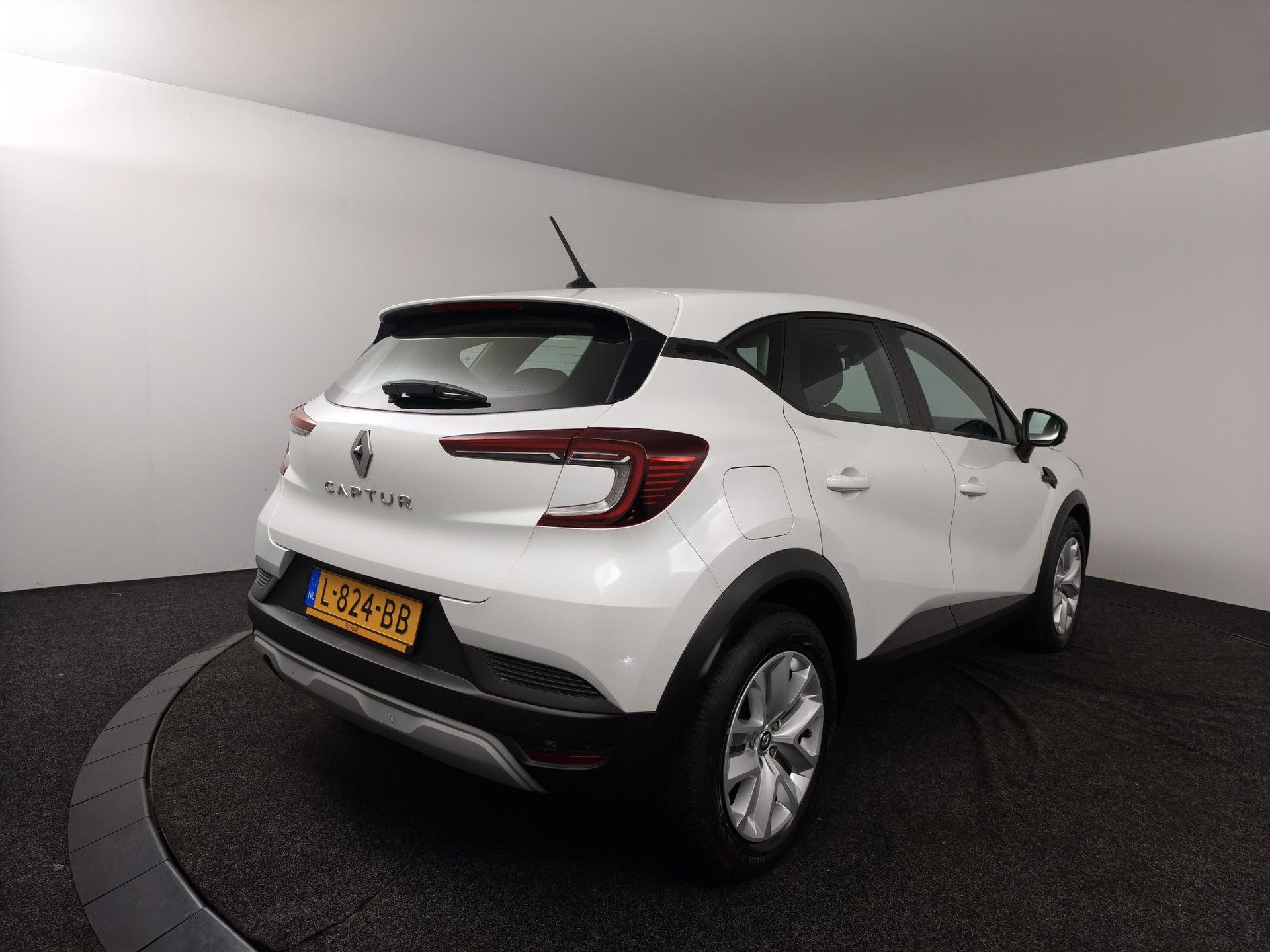 Renault Captur met kenteken L-824-BB – autofoto 2