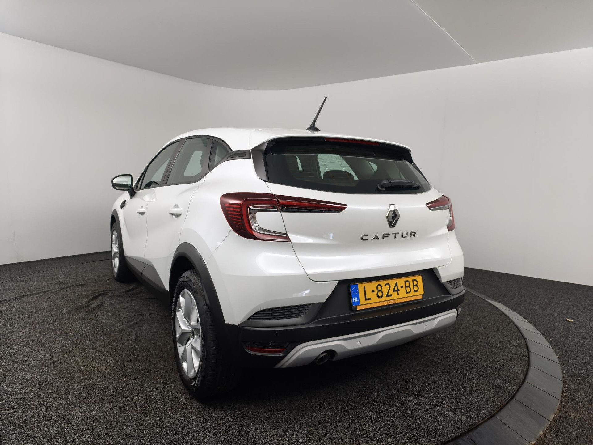 Renault Captur met kenteken L-824-BB – autofoto 5