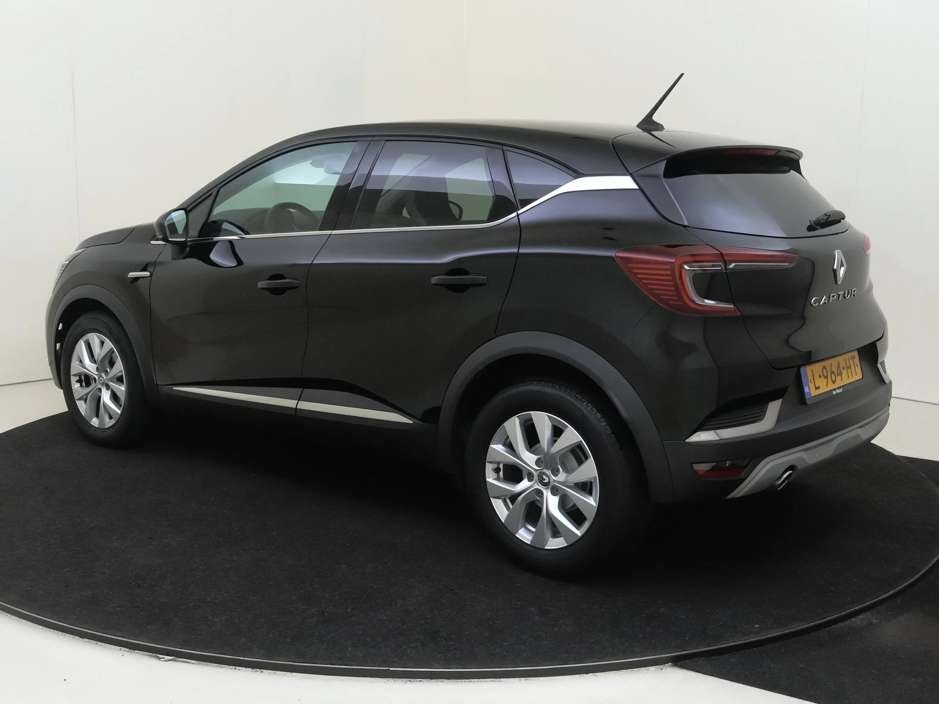 Renault Captur met kenteken L-964-HT – autofoto 4