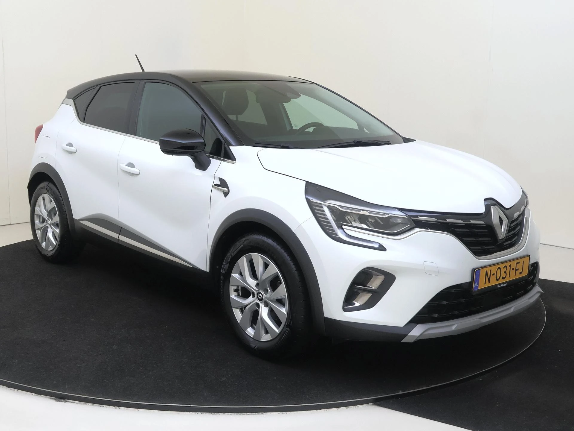 Renault Captur met kenteken N-031-FJ – autofoto 3