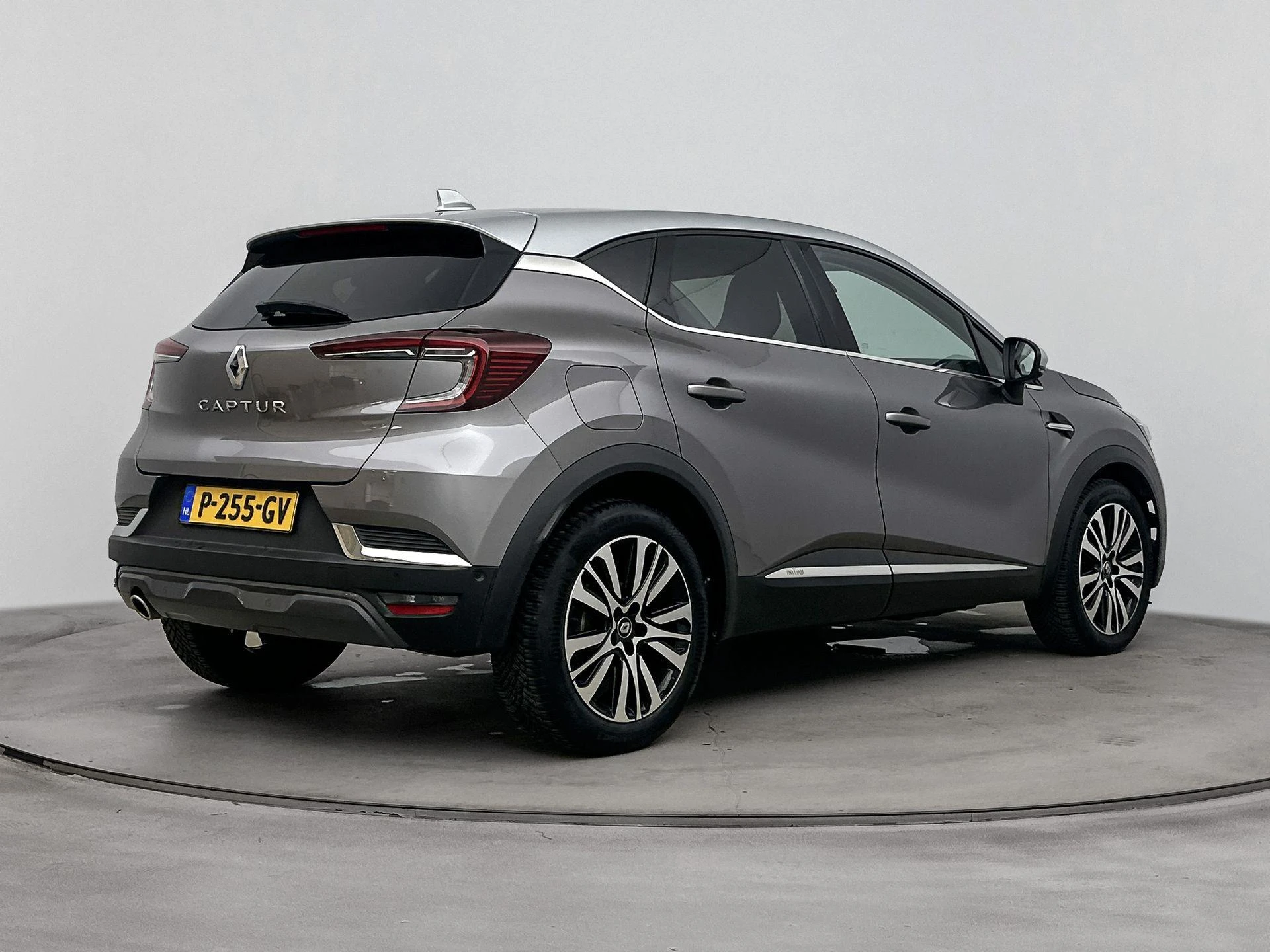 Renault Captur met kenteken P-255-GV – autofoto 5
