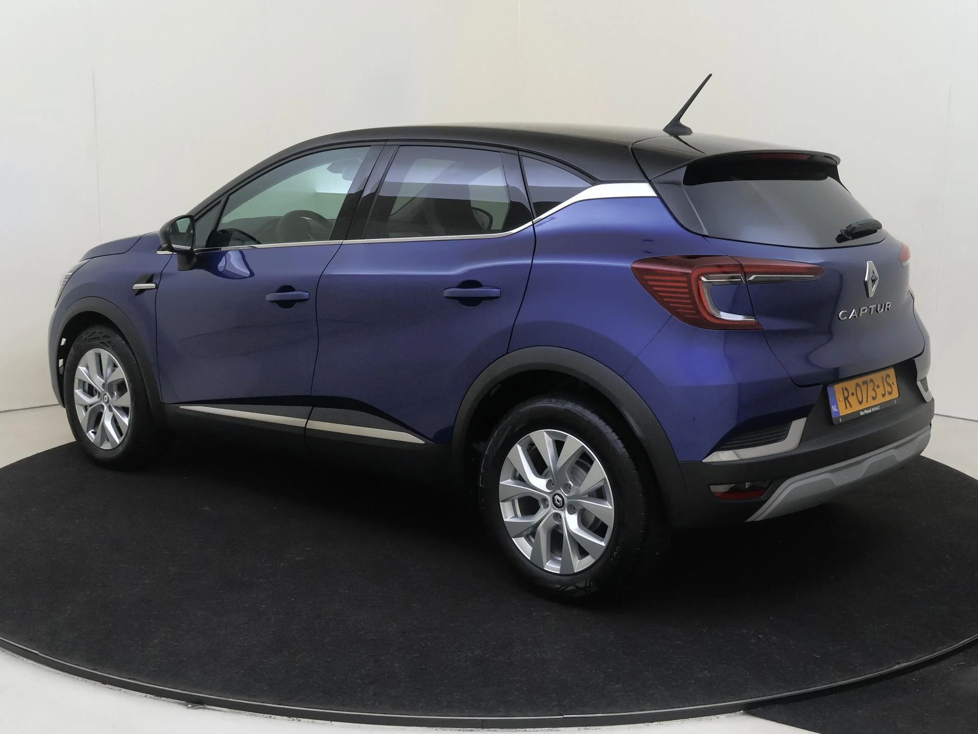 Renault Captur met kenteken R-073-JS – autofoto 4