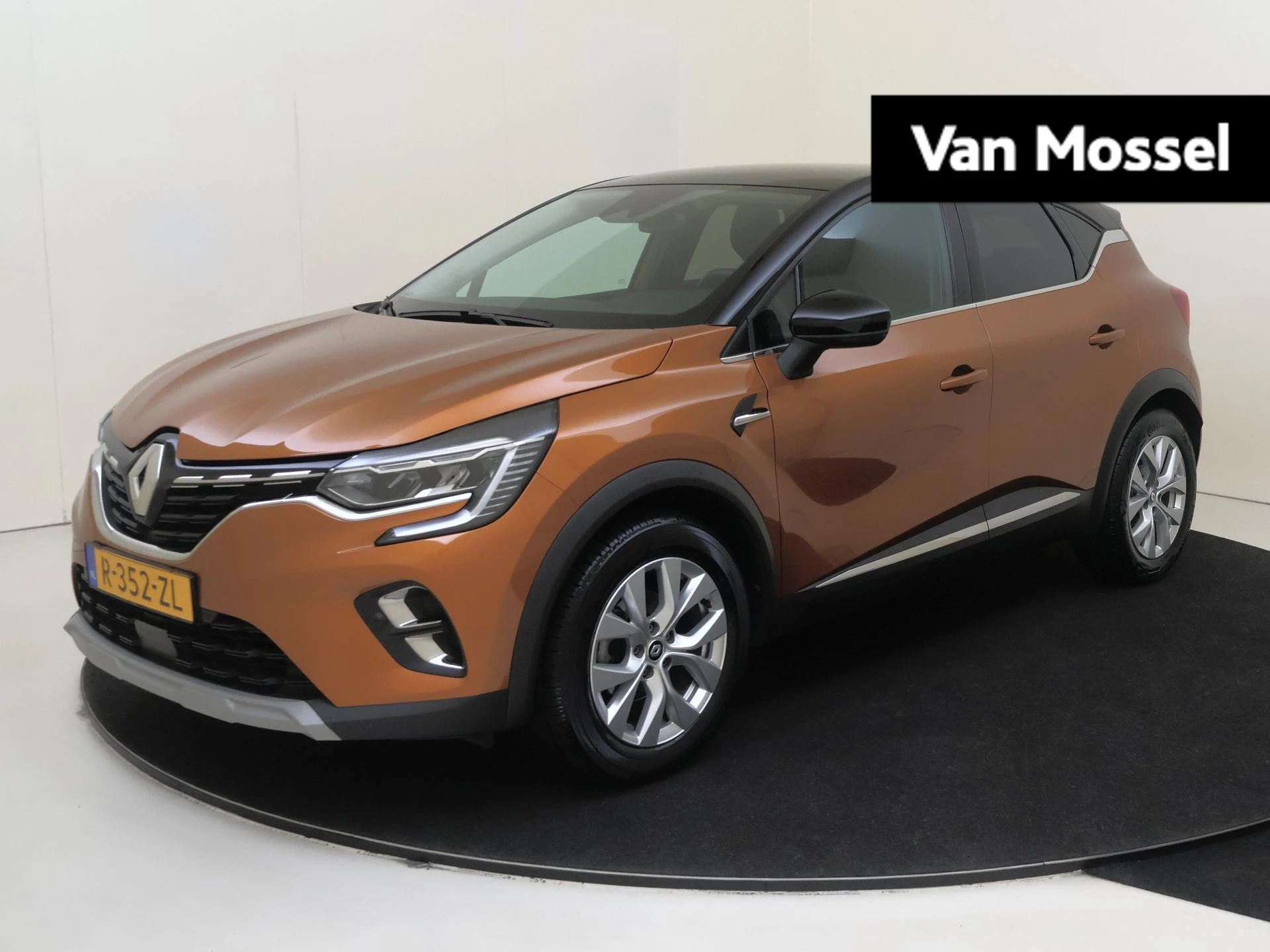 Renault Captur met kenteken R-352-ZL – autofoto 2