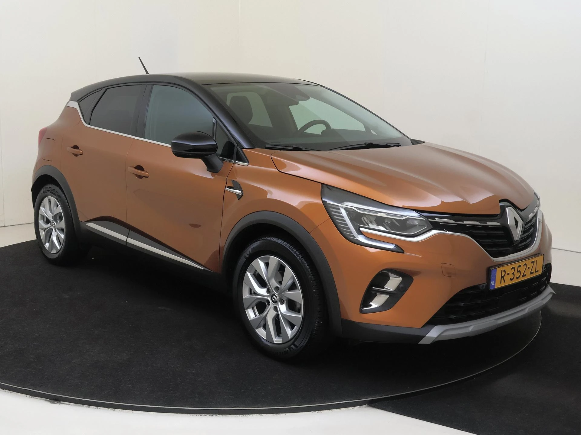 Renault Captur met kenteken R-352-ZL – autofoto 3