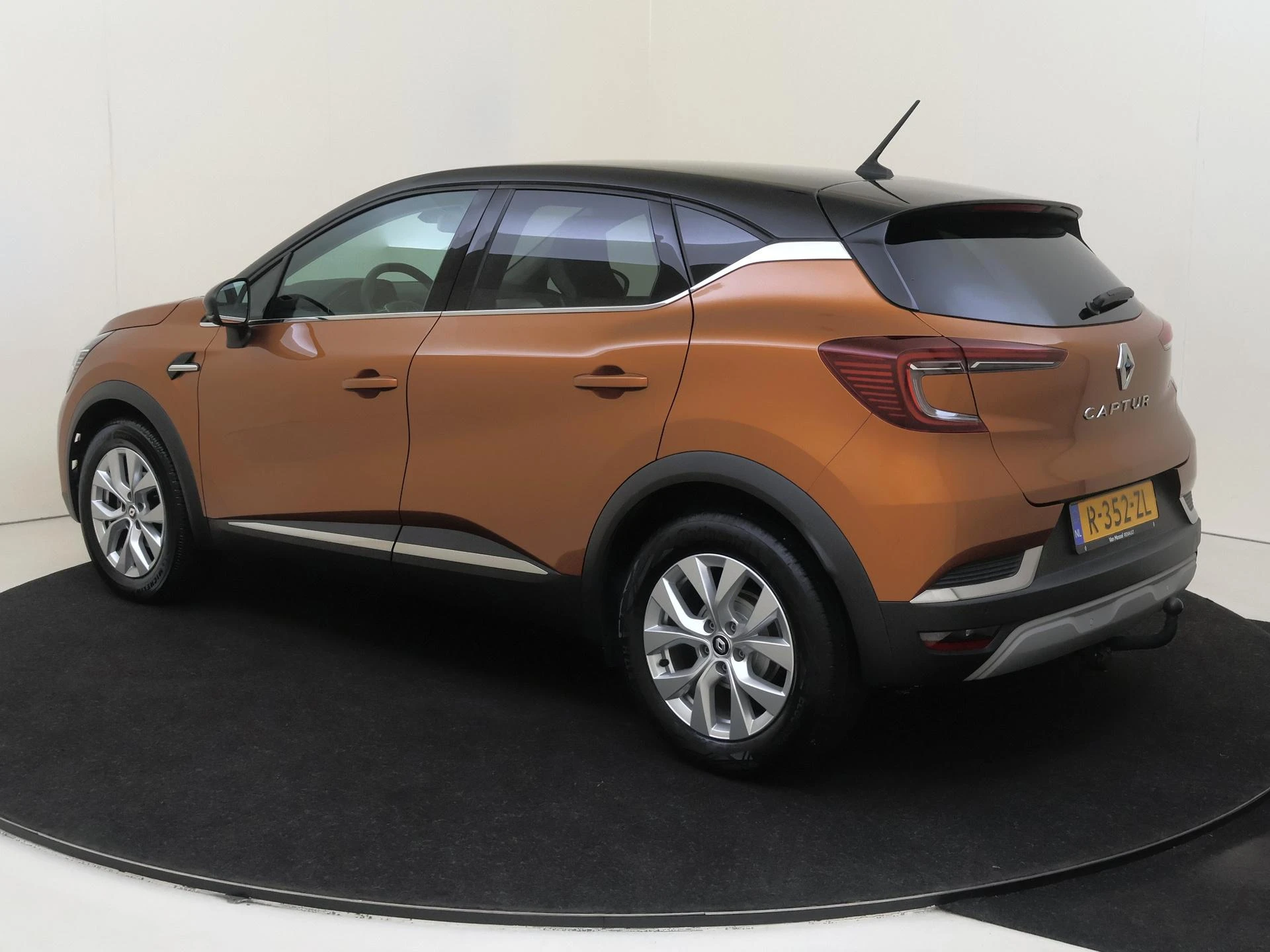Renault Captur met kenteken R-352-ZL – autofoto 4