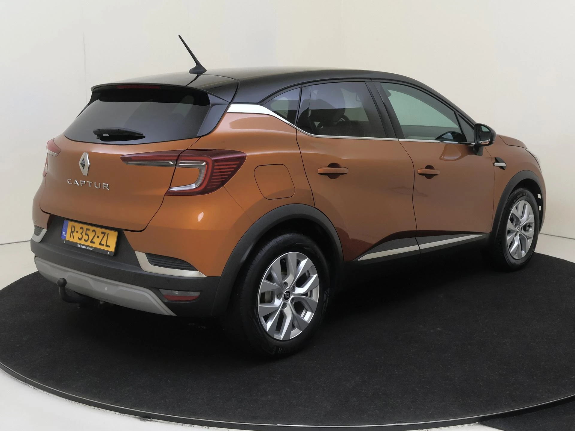 Renault Captur met kenteken R-352-ZL – autofoto 5