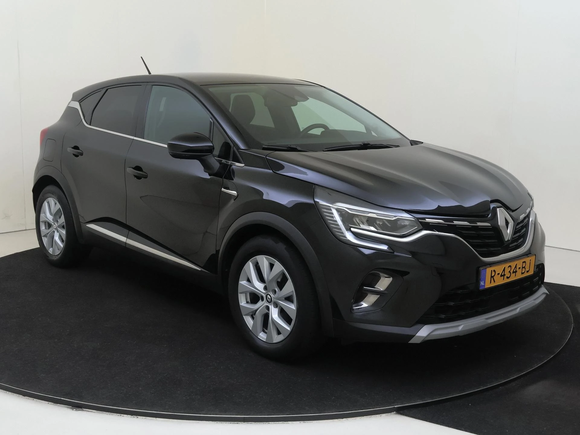 Renault Captur met kenteken R-434-BJ – autofoto 3