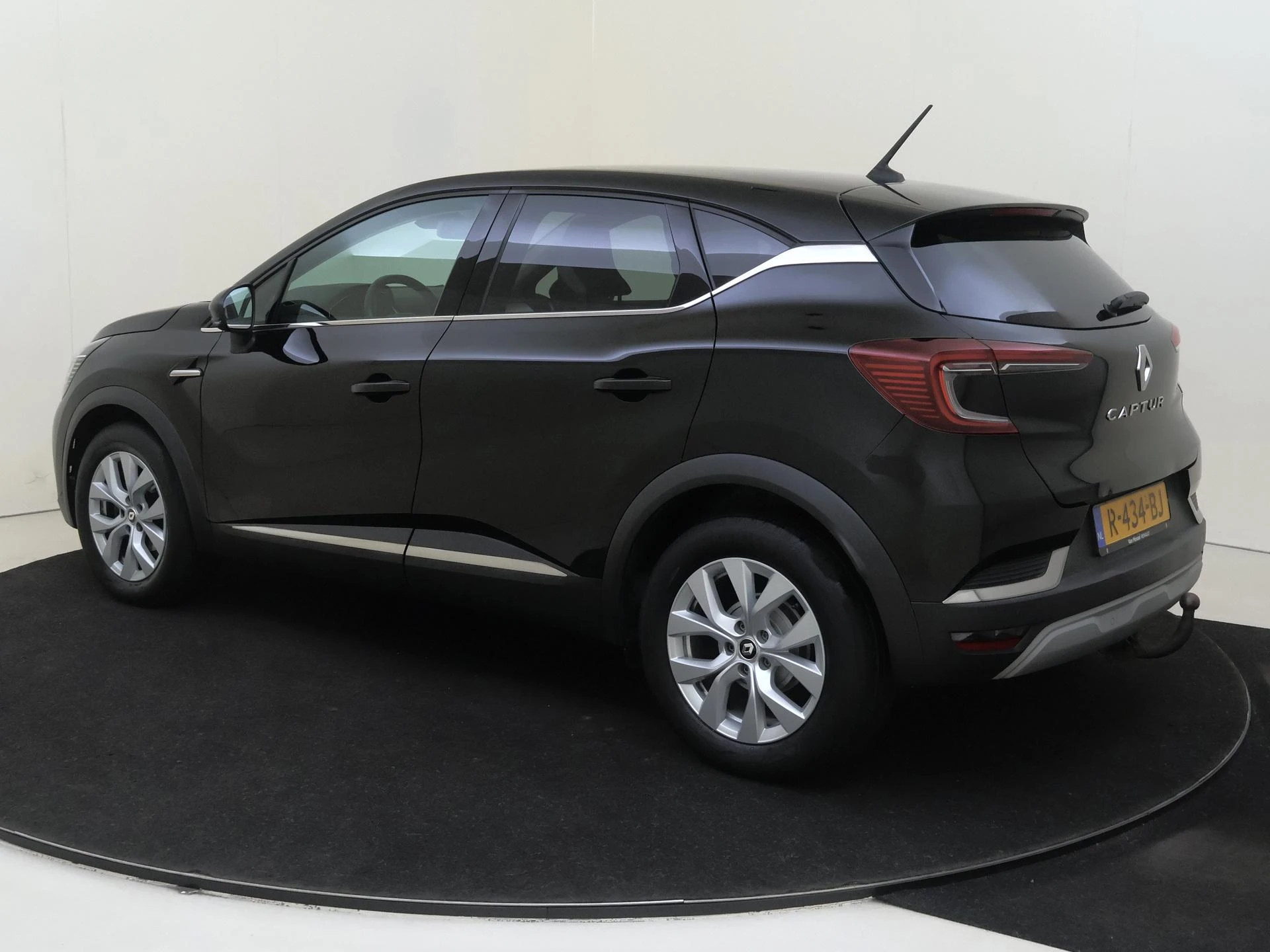 Renault Captur met kenteken R-434-BJ – autofoto 4