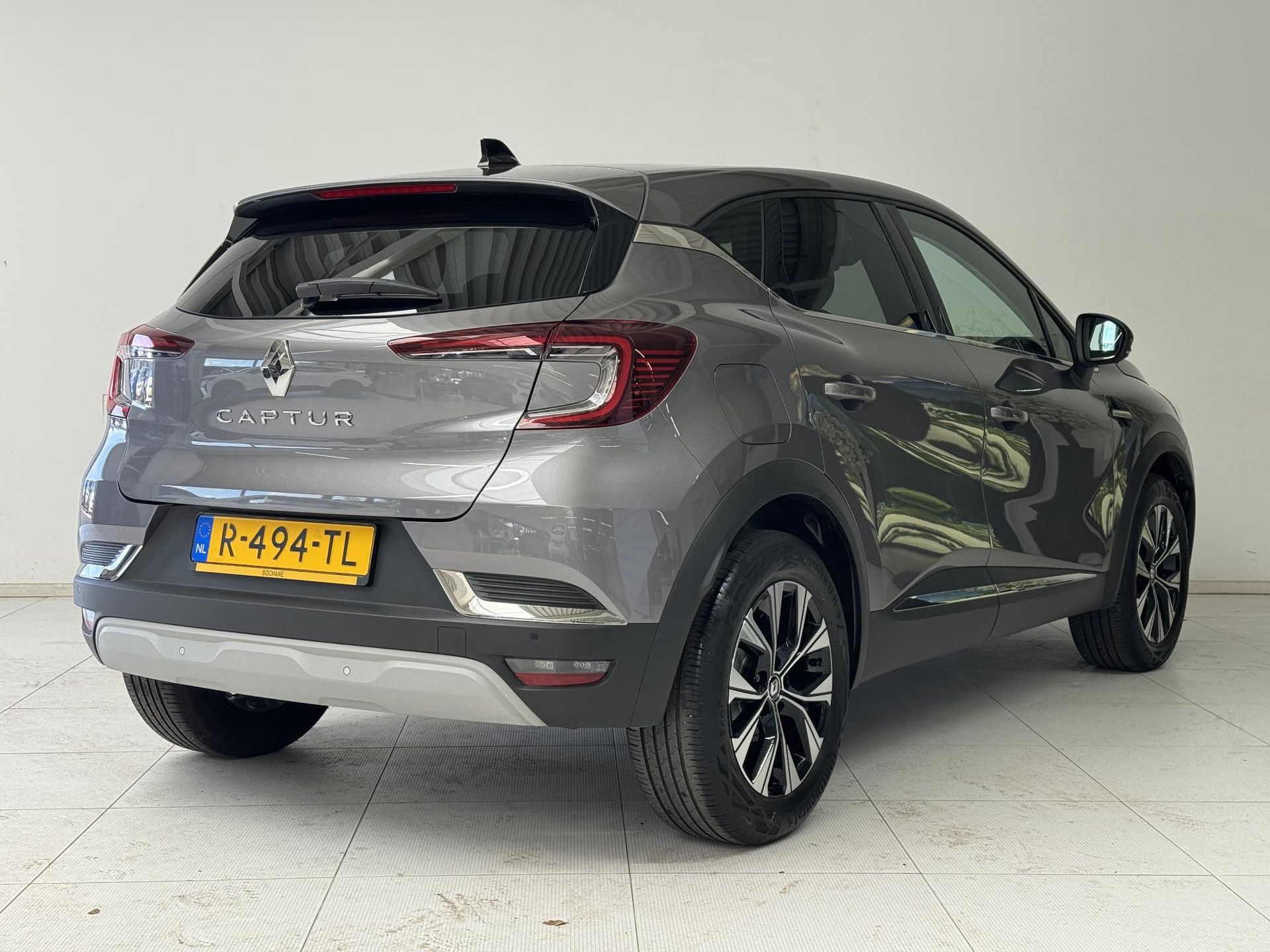 Renault Captur met kenteken R-494-TL – autofoto 2