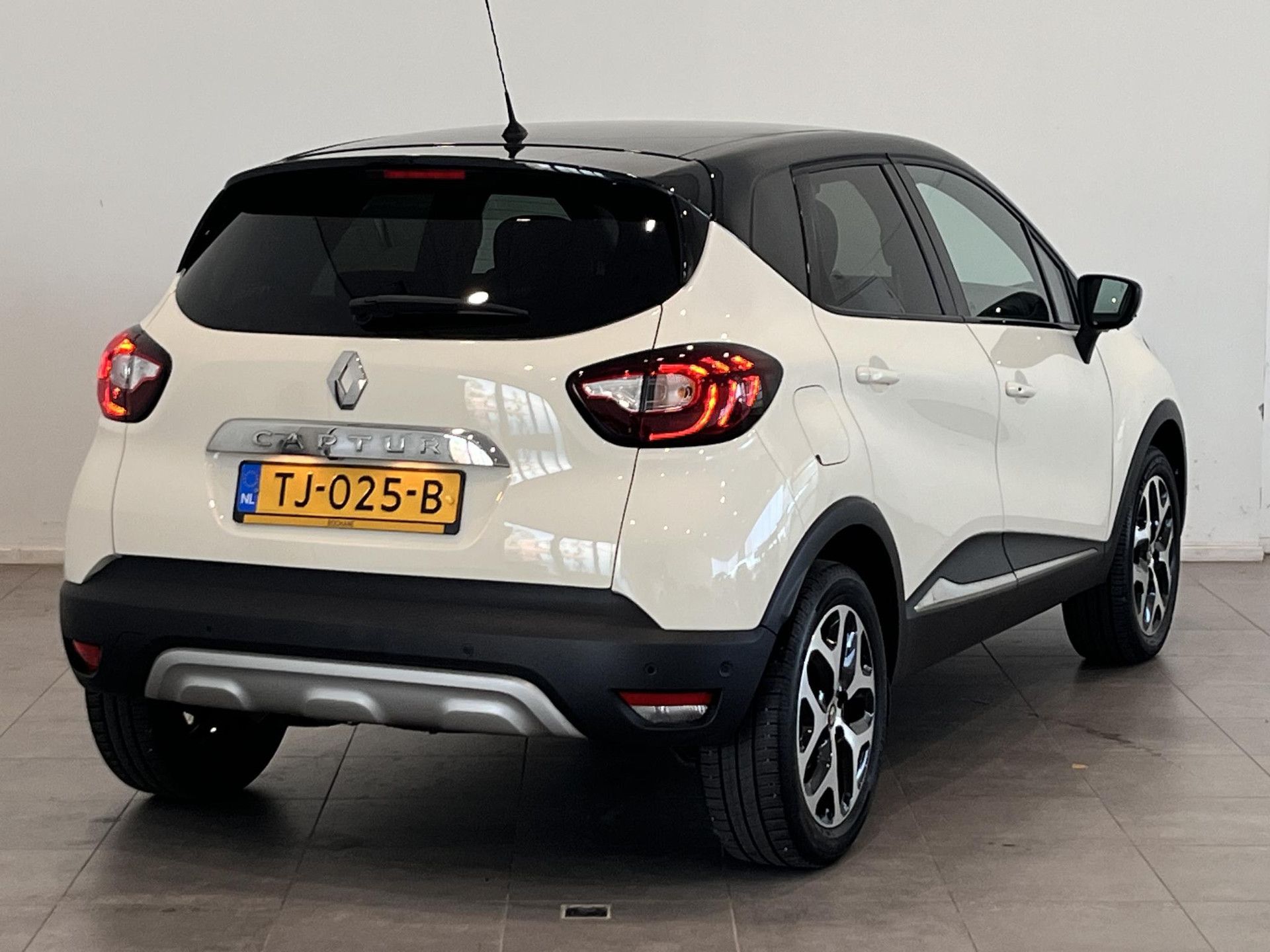 Renault Captur met kenteken TJ-025-B – autofoto 2