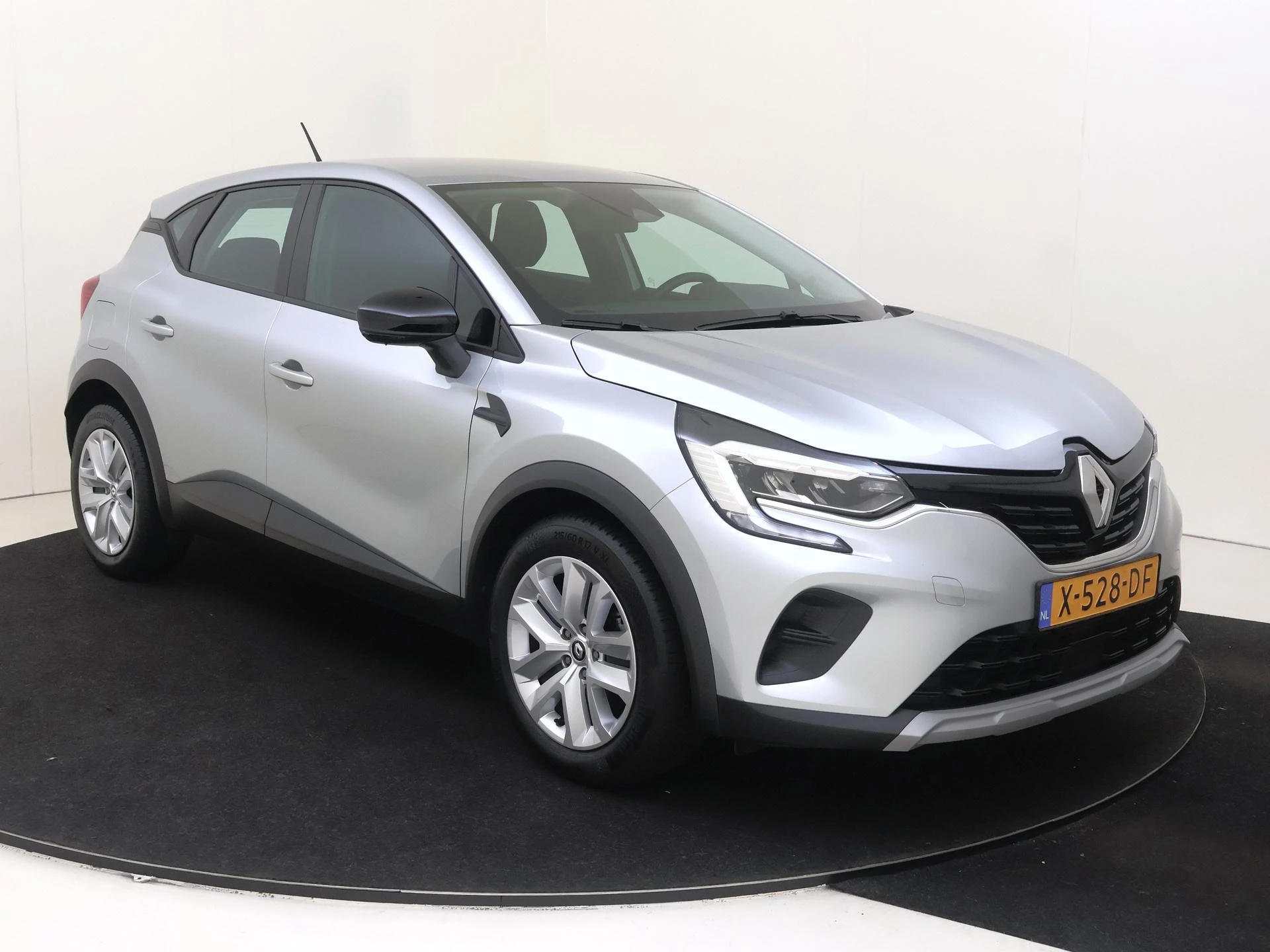 Renault Captur met kenteken X-528-DF – autofoto 3