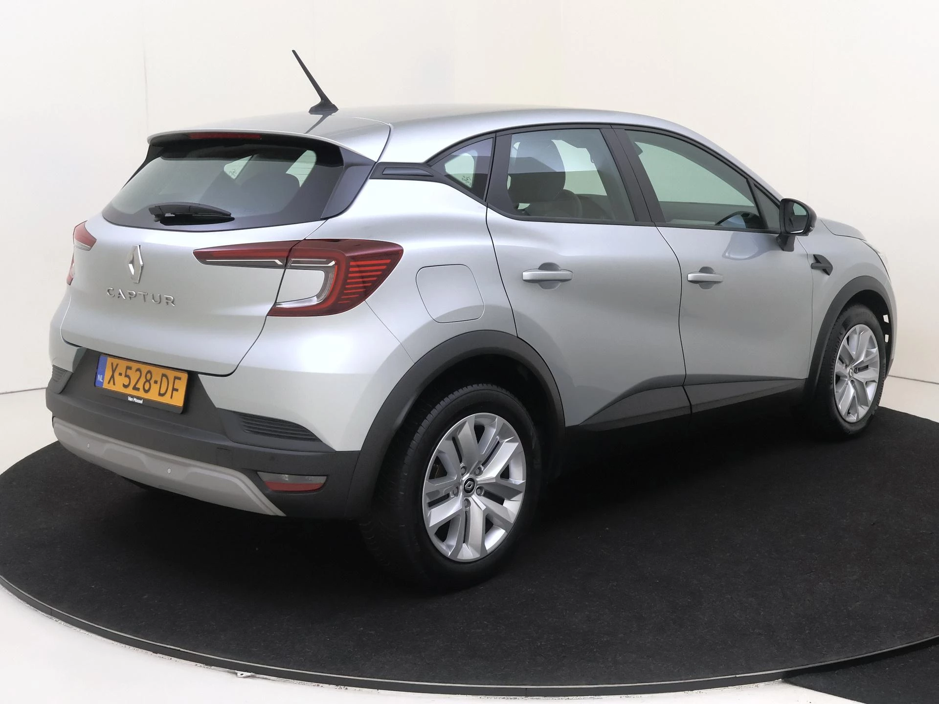 Renault Captur met kenteken X-528-DF – autofoto 5