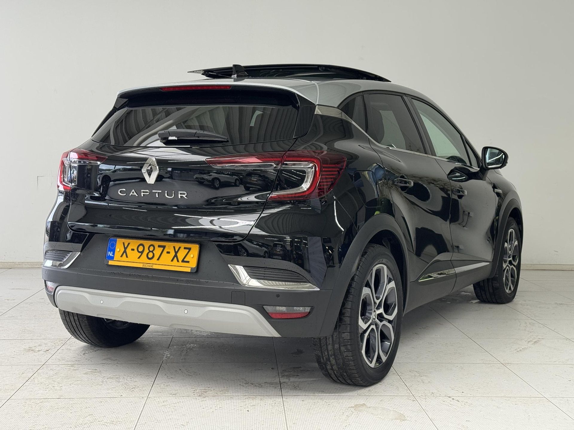 Renault Captur met kenteken X-987-XZ – autofoto 2