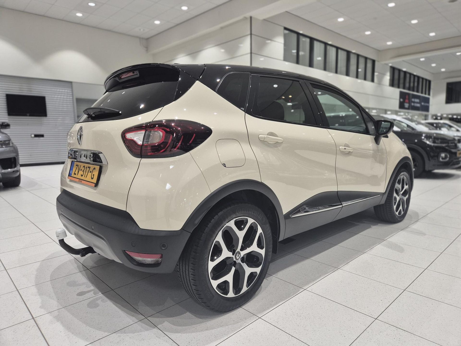 Renault Captur met kenteken ZV-317-G – autofoto 2