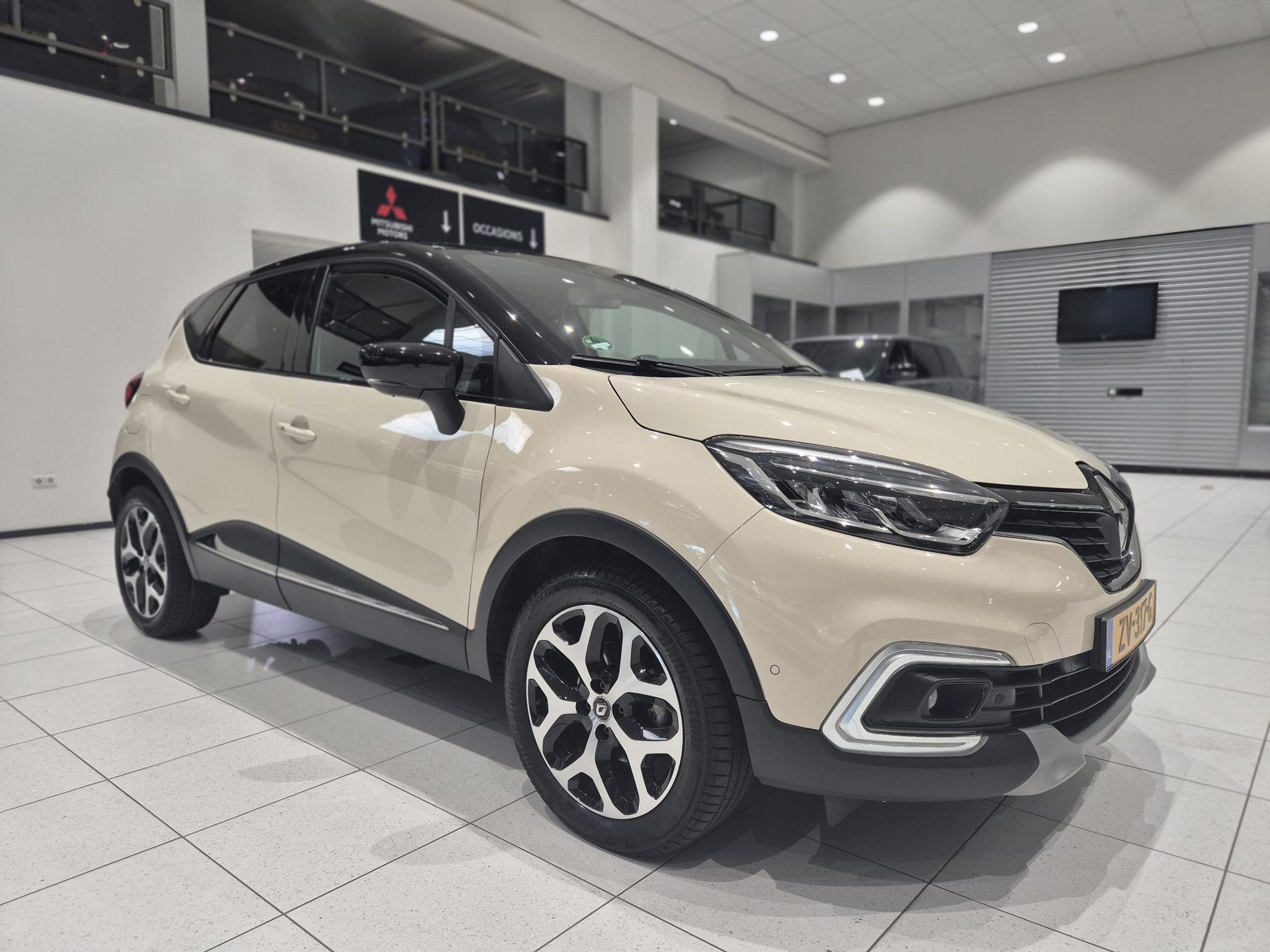 Renault Captur met kenteken ZV-317-G – autofoto 5
