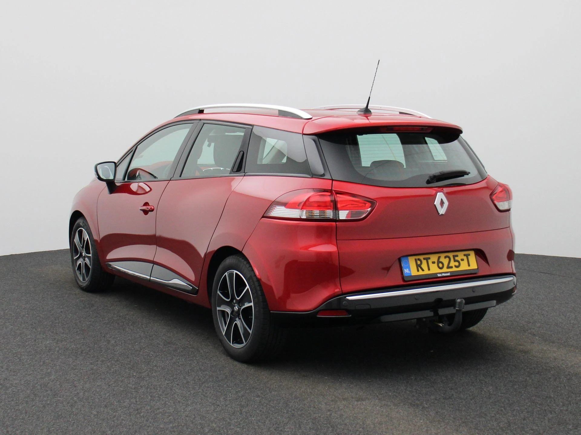 Renault Clio met kenteken 45100 – autofoto 3