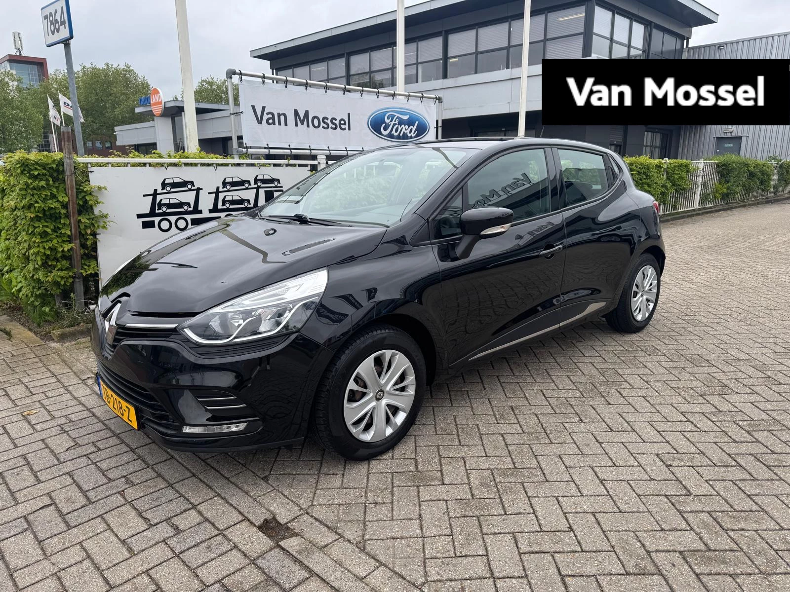 Renault Clio met kenteken 51100 – autofoto 2