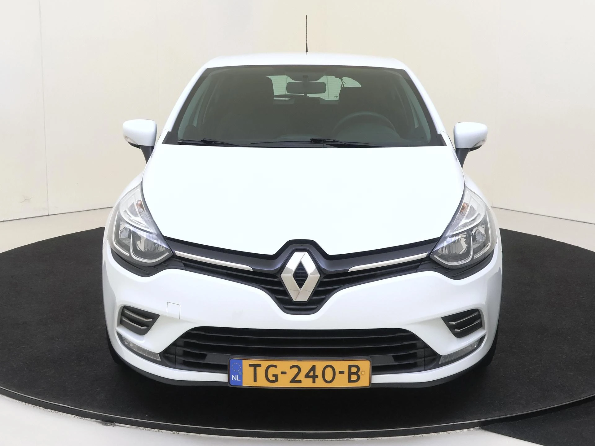 Renault Clio met kenteken 51100 – autofoto 3