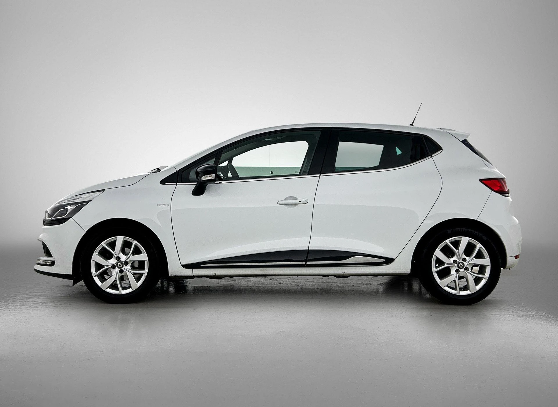 Renault Clio met kenteken 51100 – autofoto 4