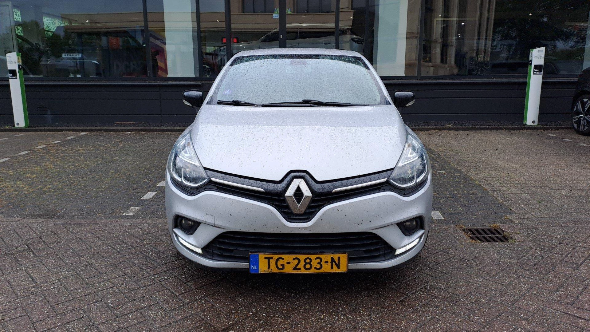 Renault Clio met kenteken 51100 – autofoto 4