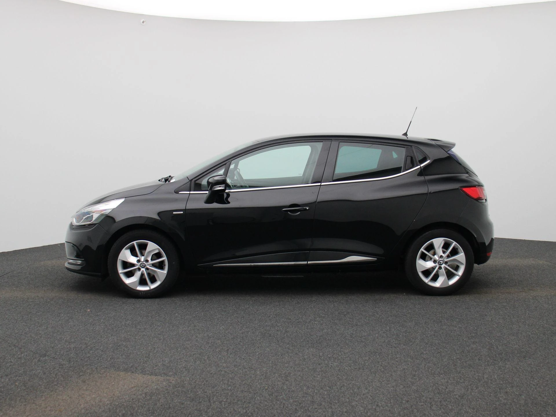 Renault Clio met kenteken 51100 – autofoto 5