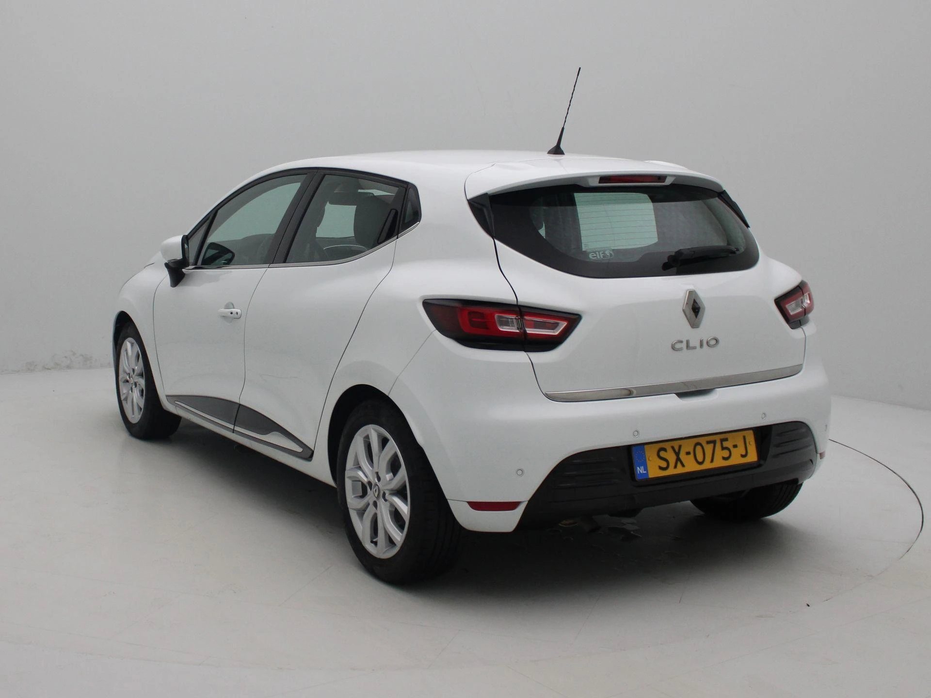 Renault Clio met kenteken 54100 – autofoto 3