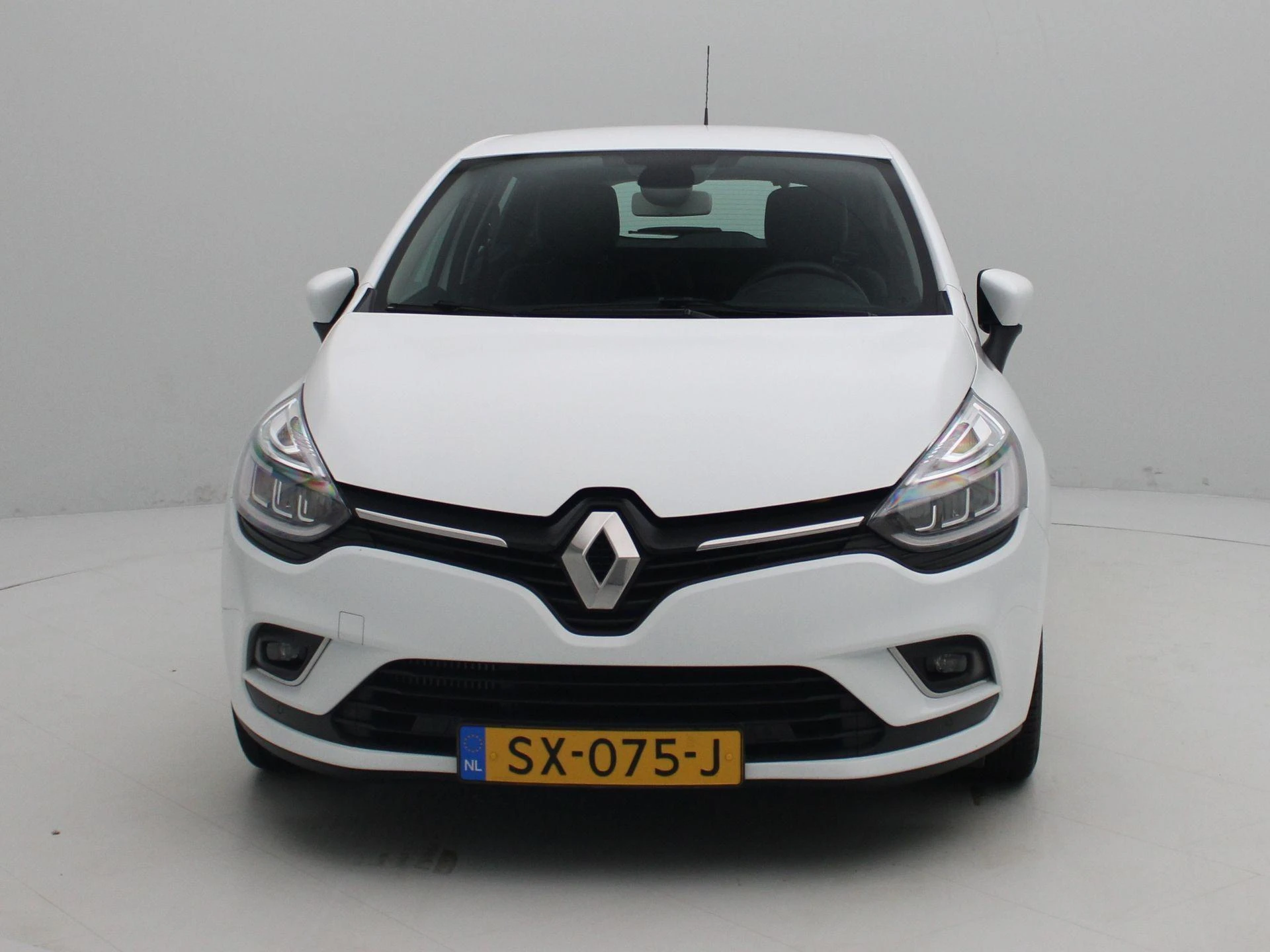 Renault Clio met kenteken 54100 – autofoto 4
